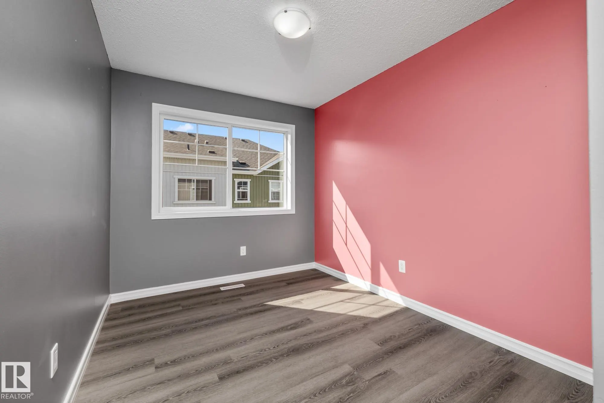7385 EDGEMONT Way