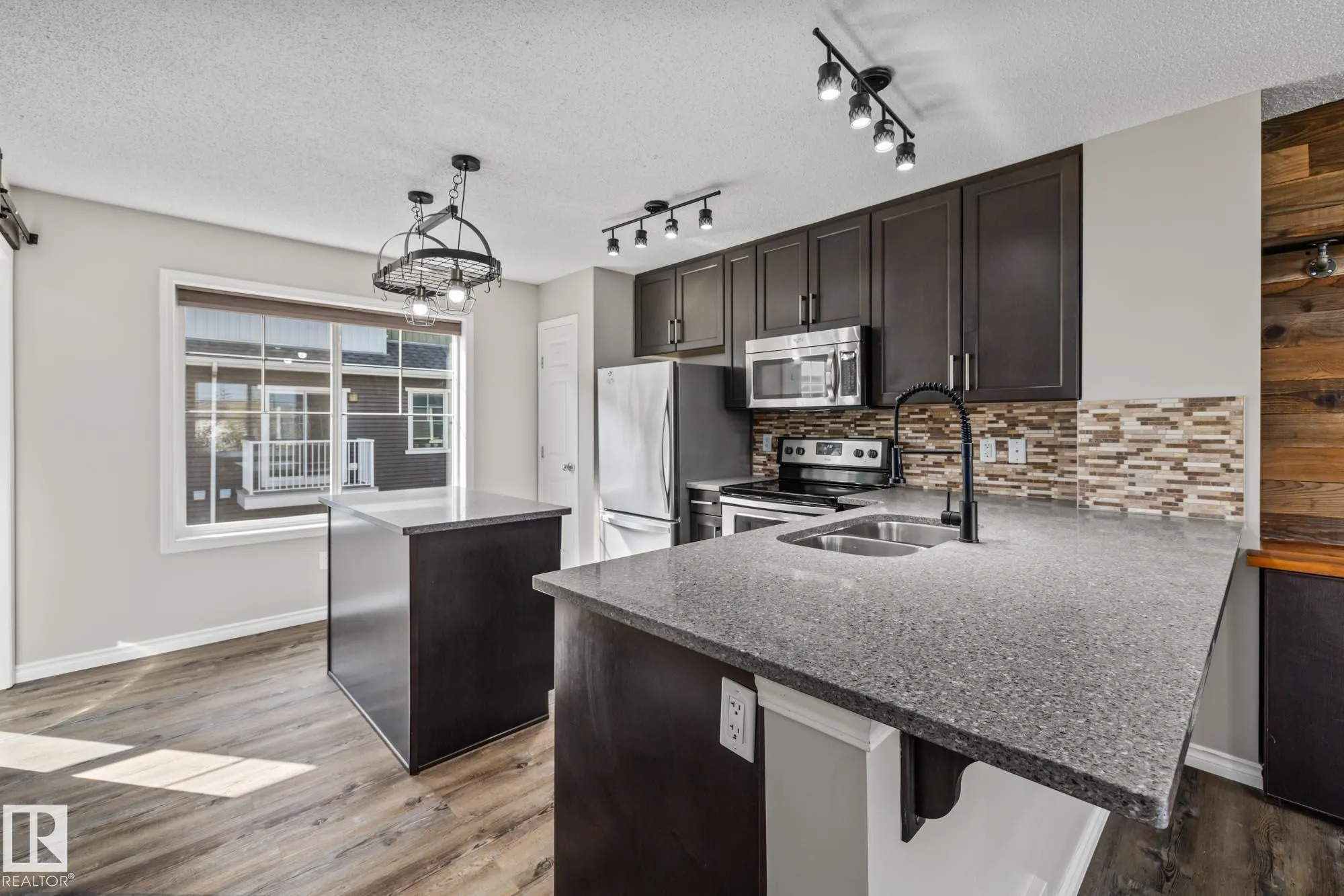 7385 EDGEMONT Way