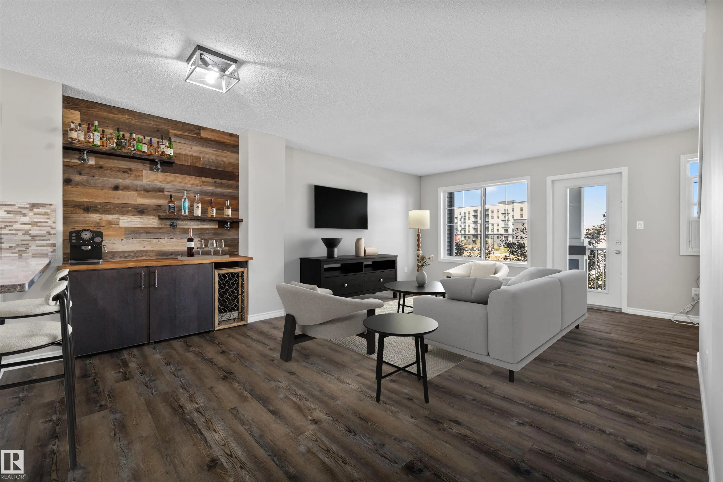 7385 EDGEMONT Way