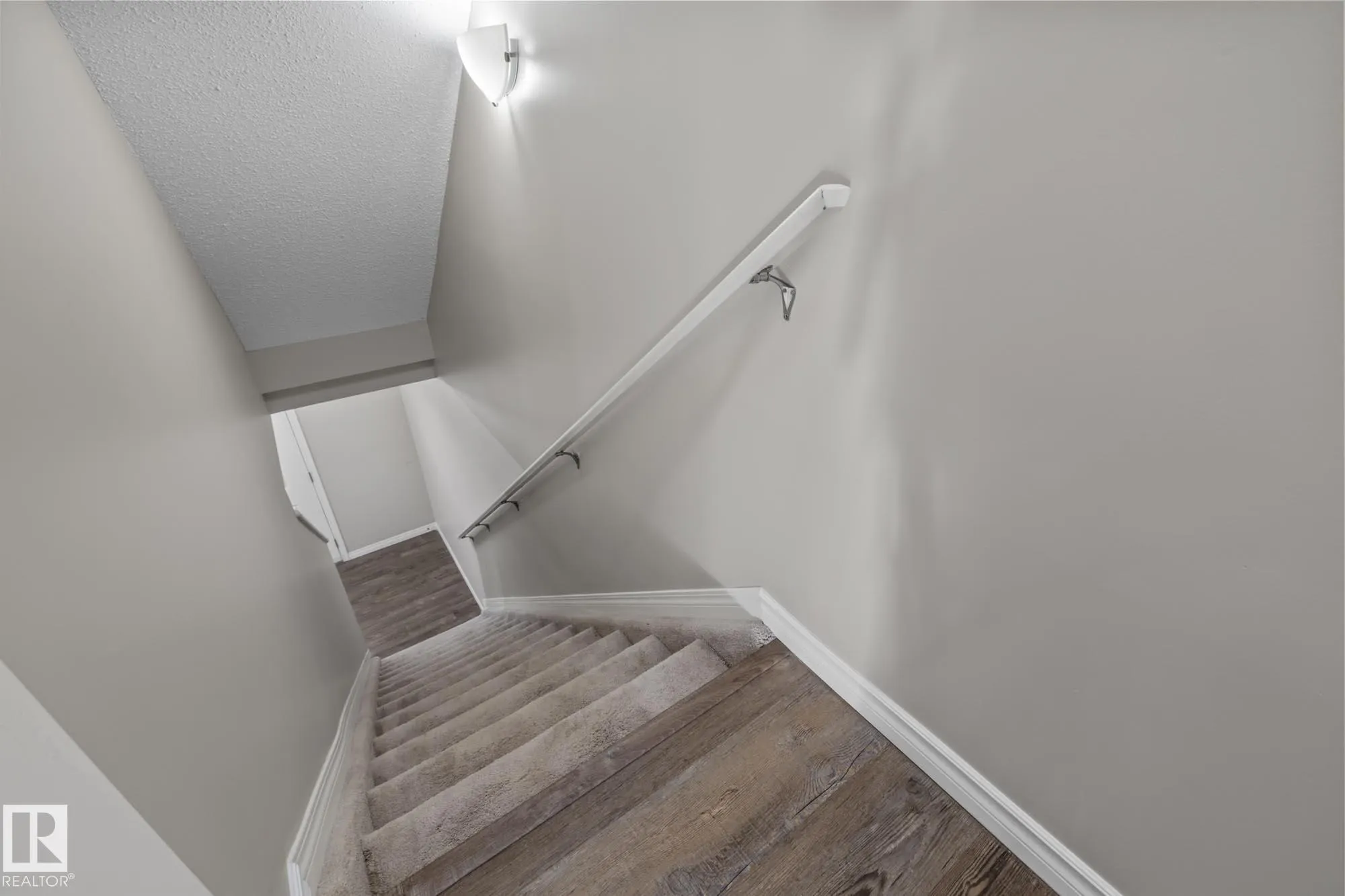 7385 EDGEMONT Way