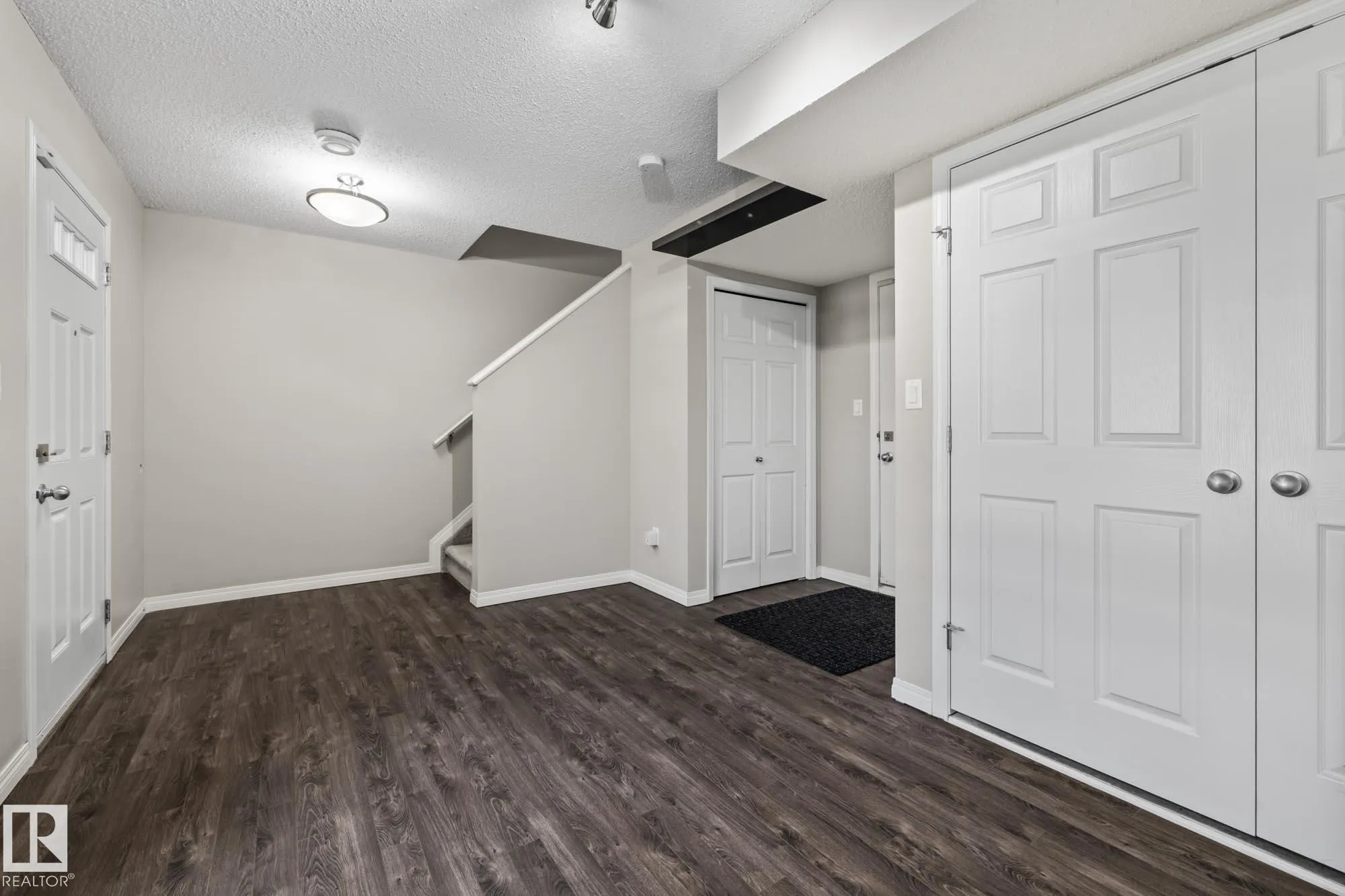 7385 EDGEMONT Way