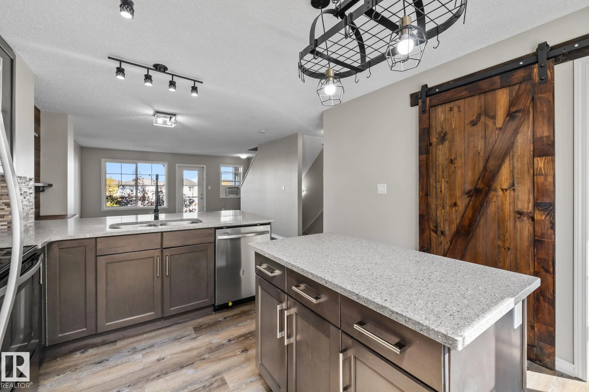 7385 EDGEMONT Way