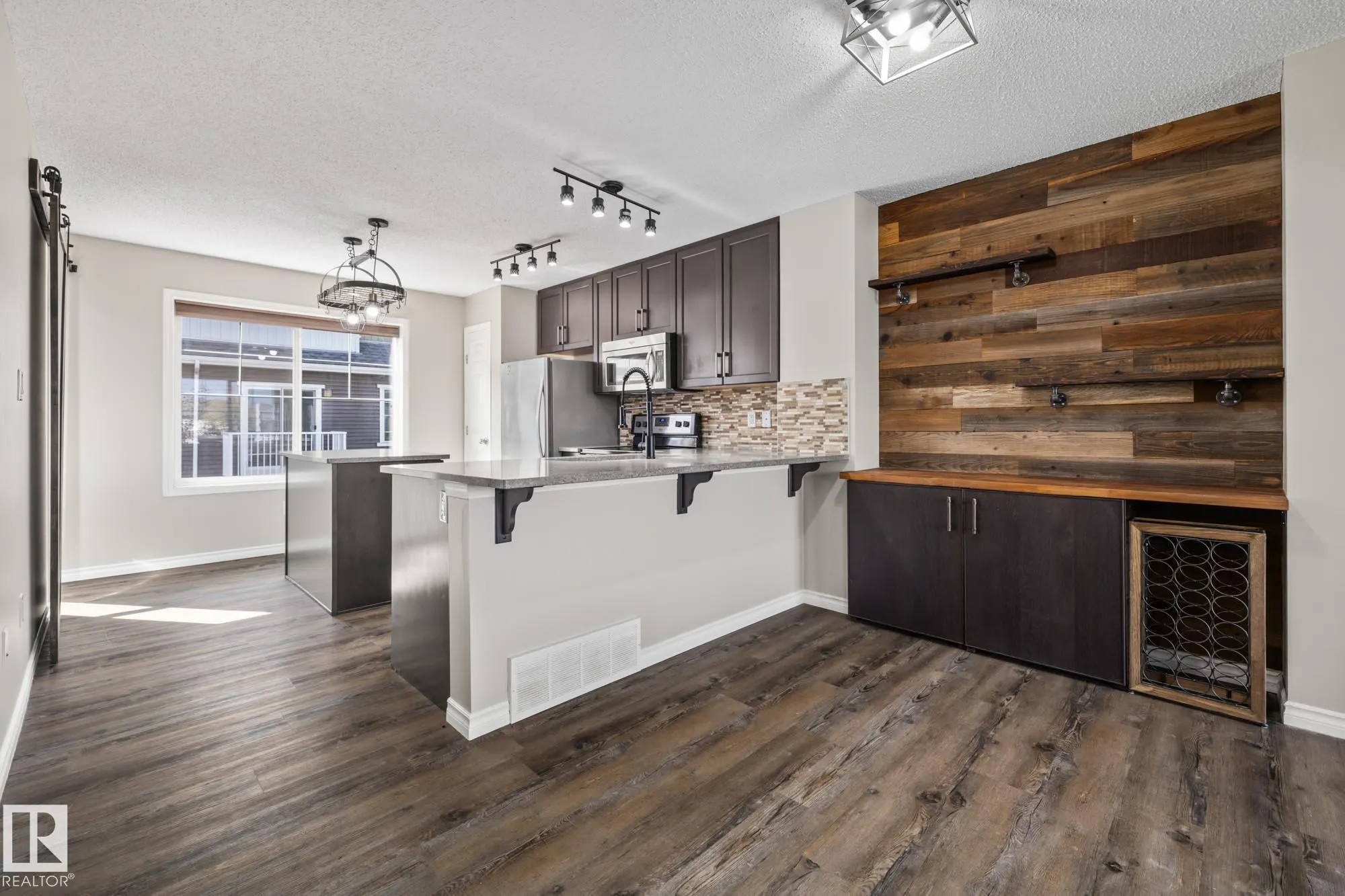 7385 EDGEMONT Way