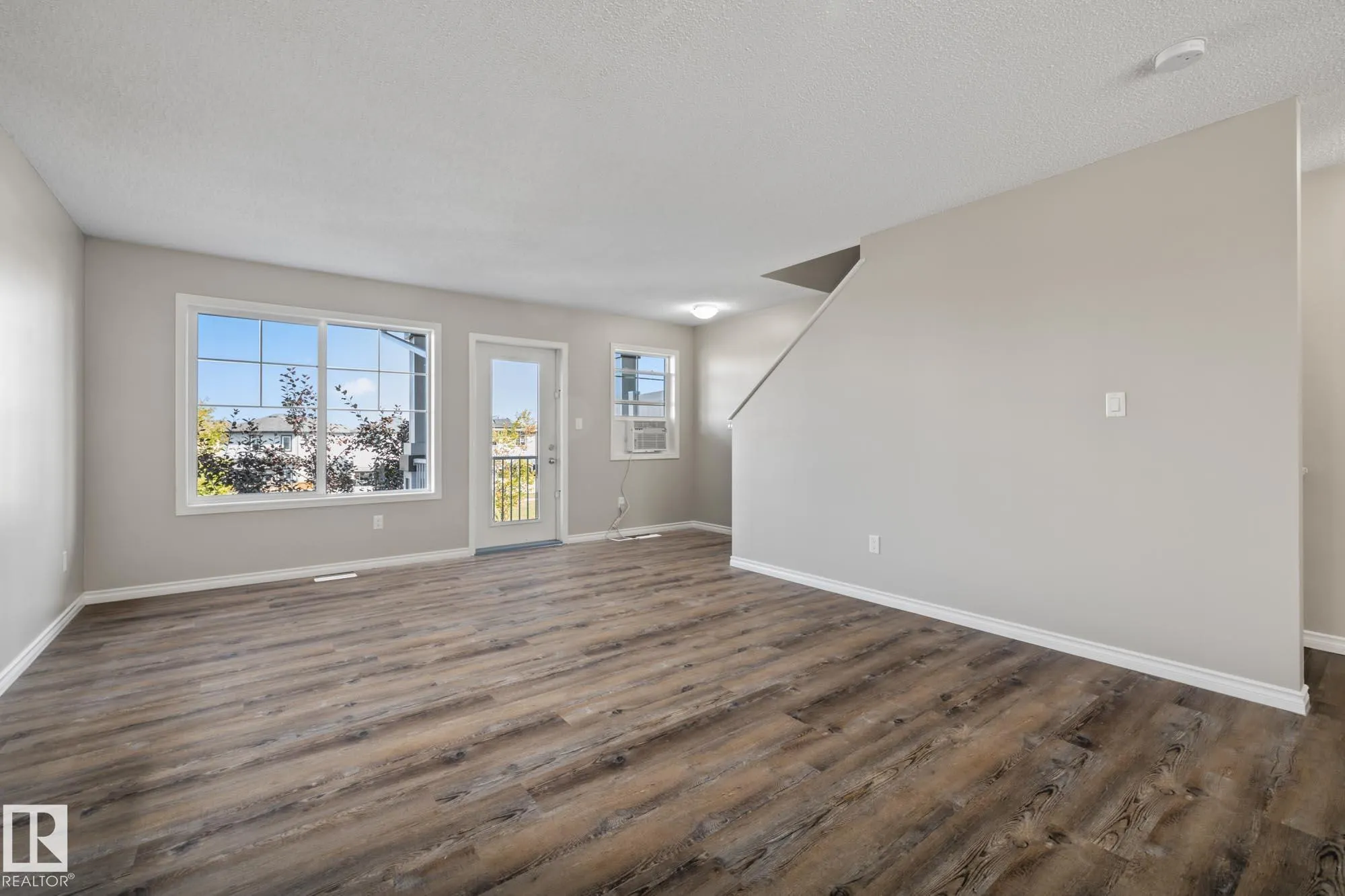 7385 EDGEMONT Way