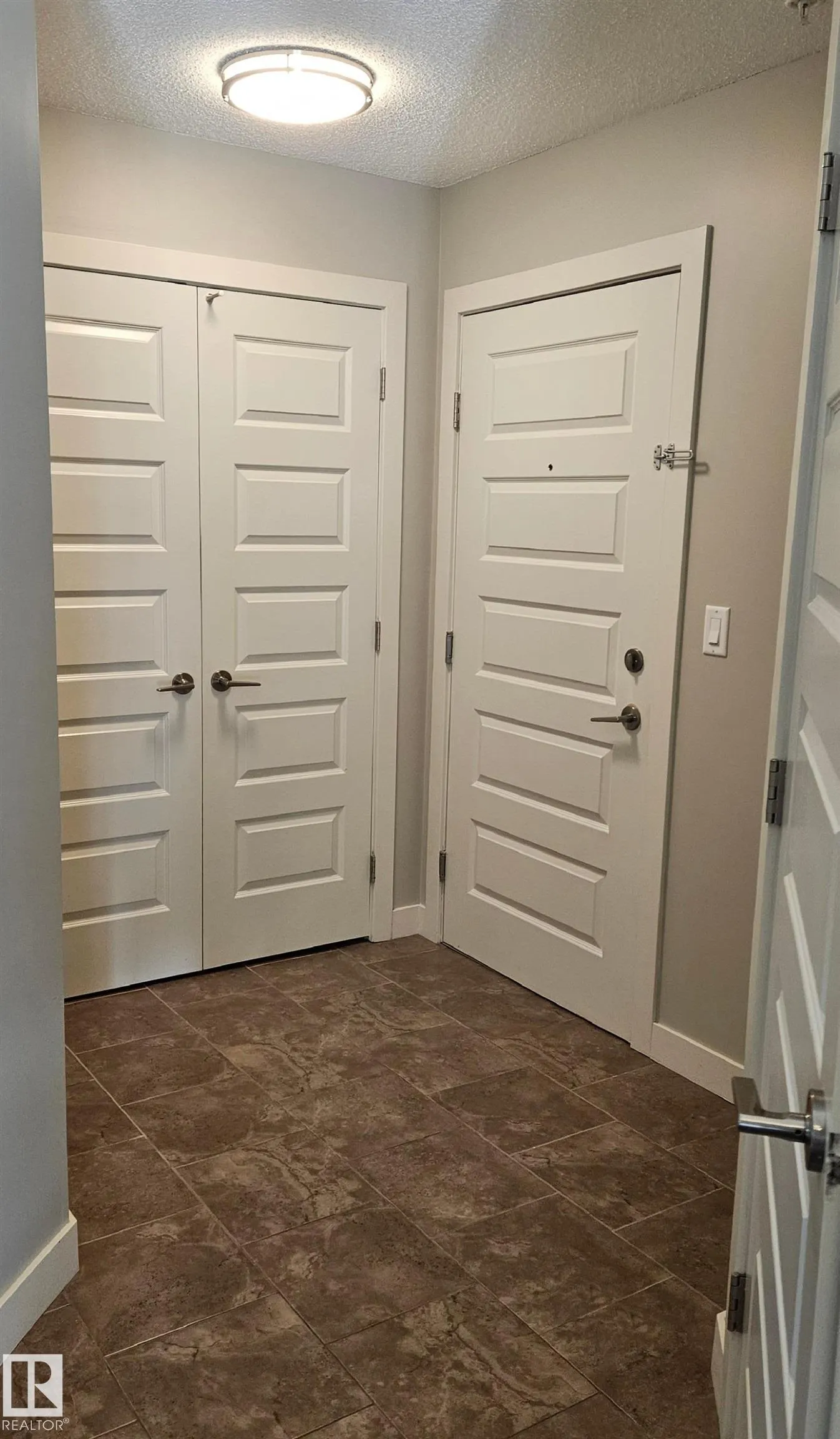 10530 56 AV NW