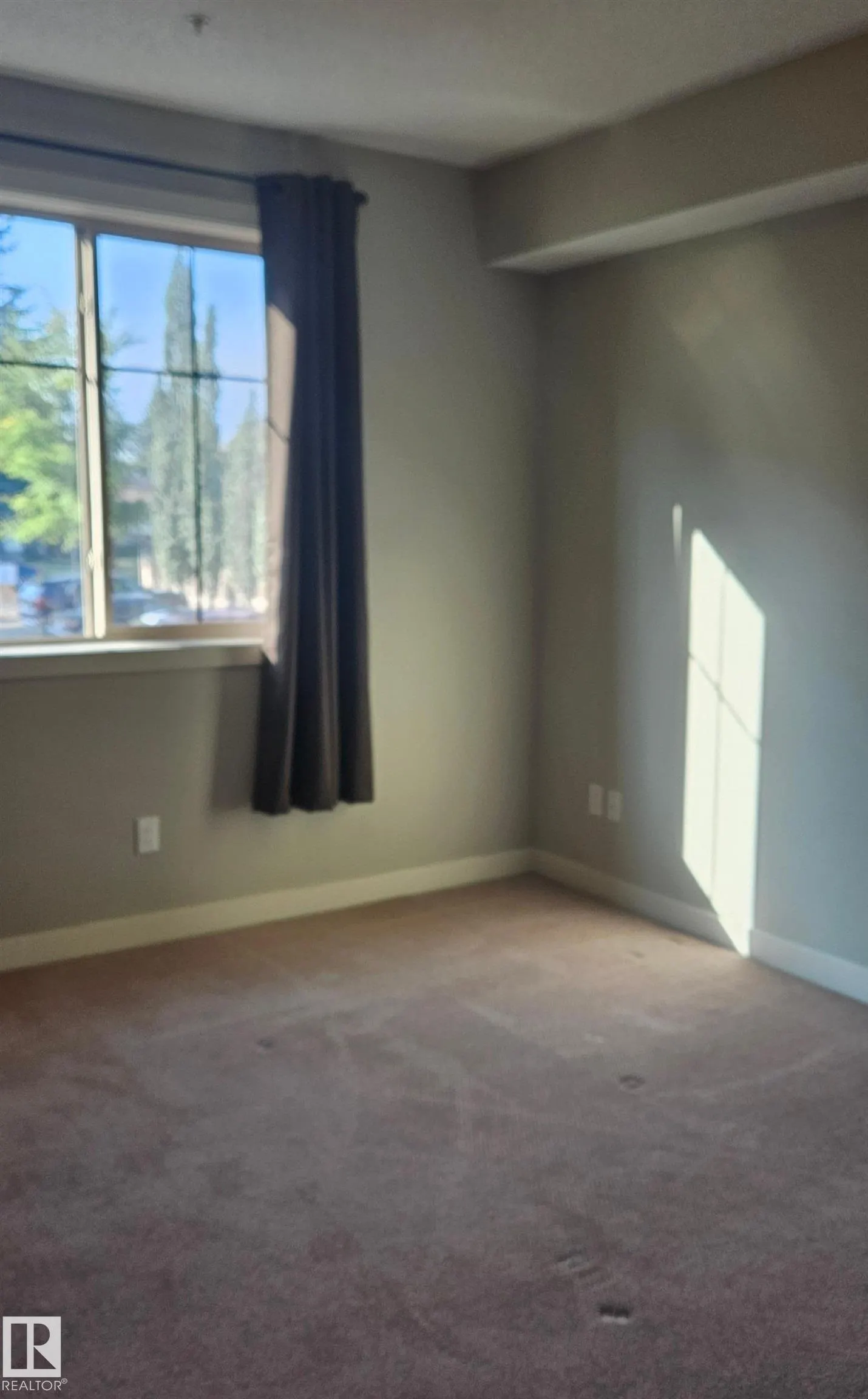 10530 56 AV NW