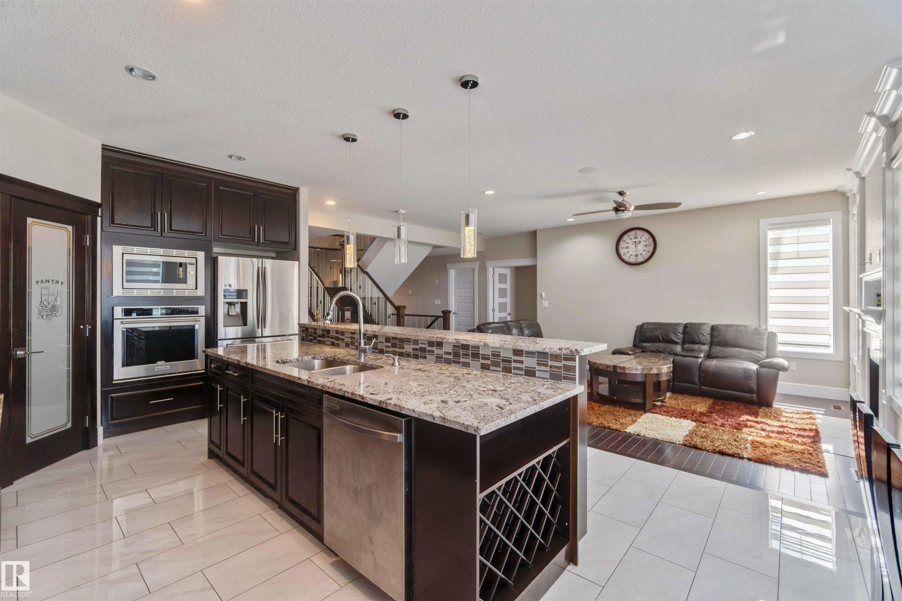 3948 CLAXTON Loop