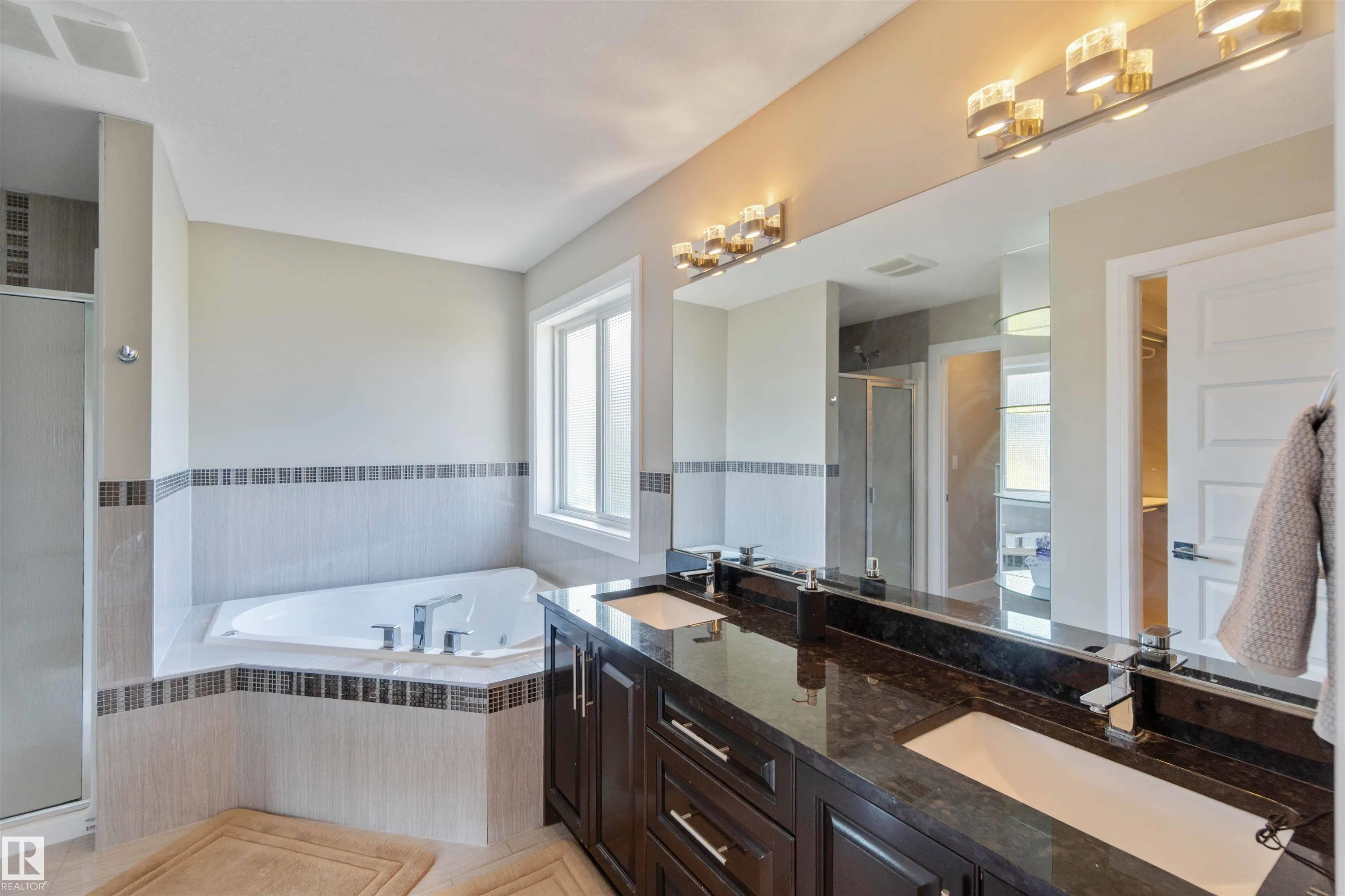 3948 CLAXTON Loop