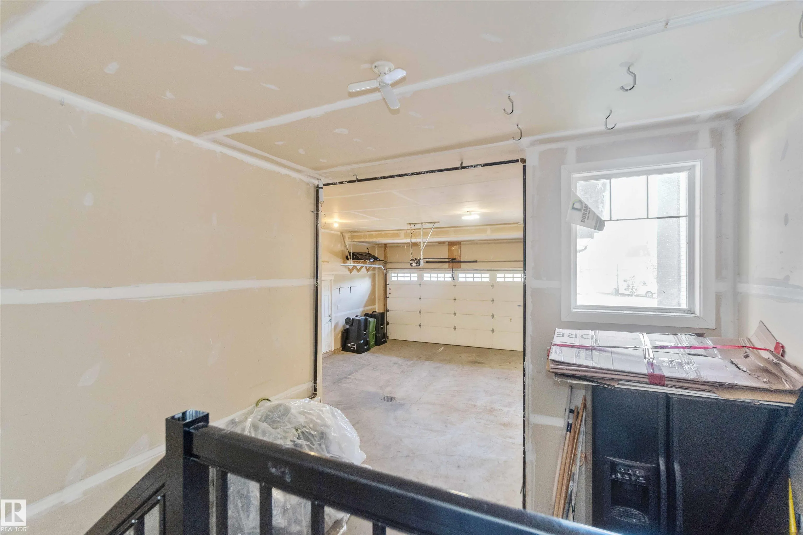 3948 CLAXTON Loop