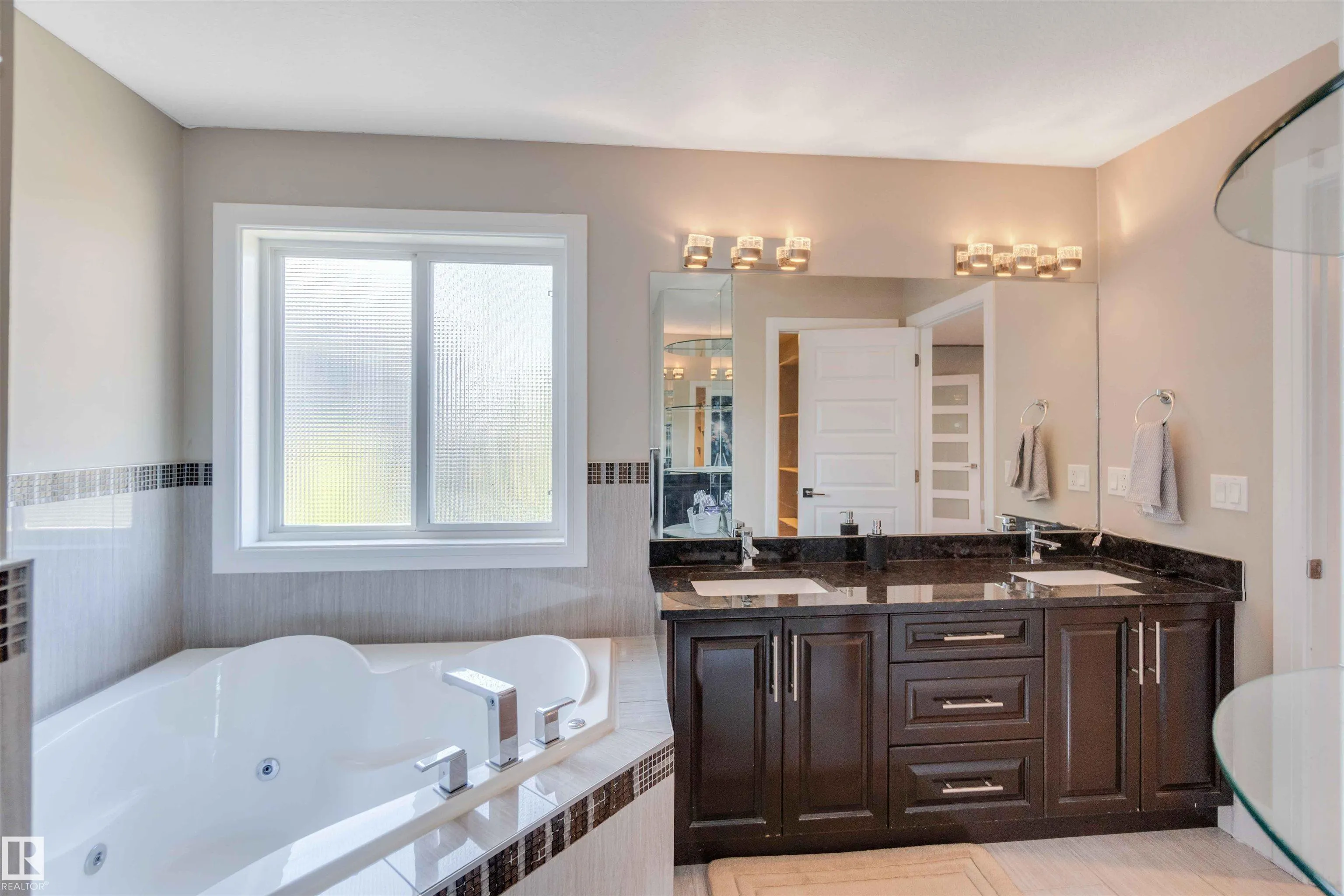3948 CLAXTON Loop