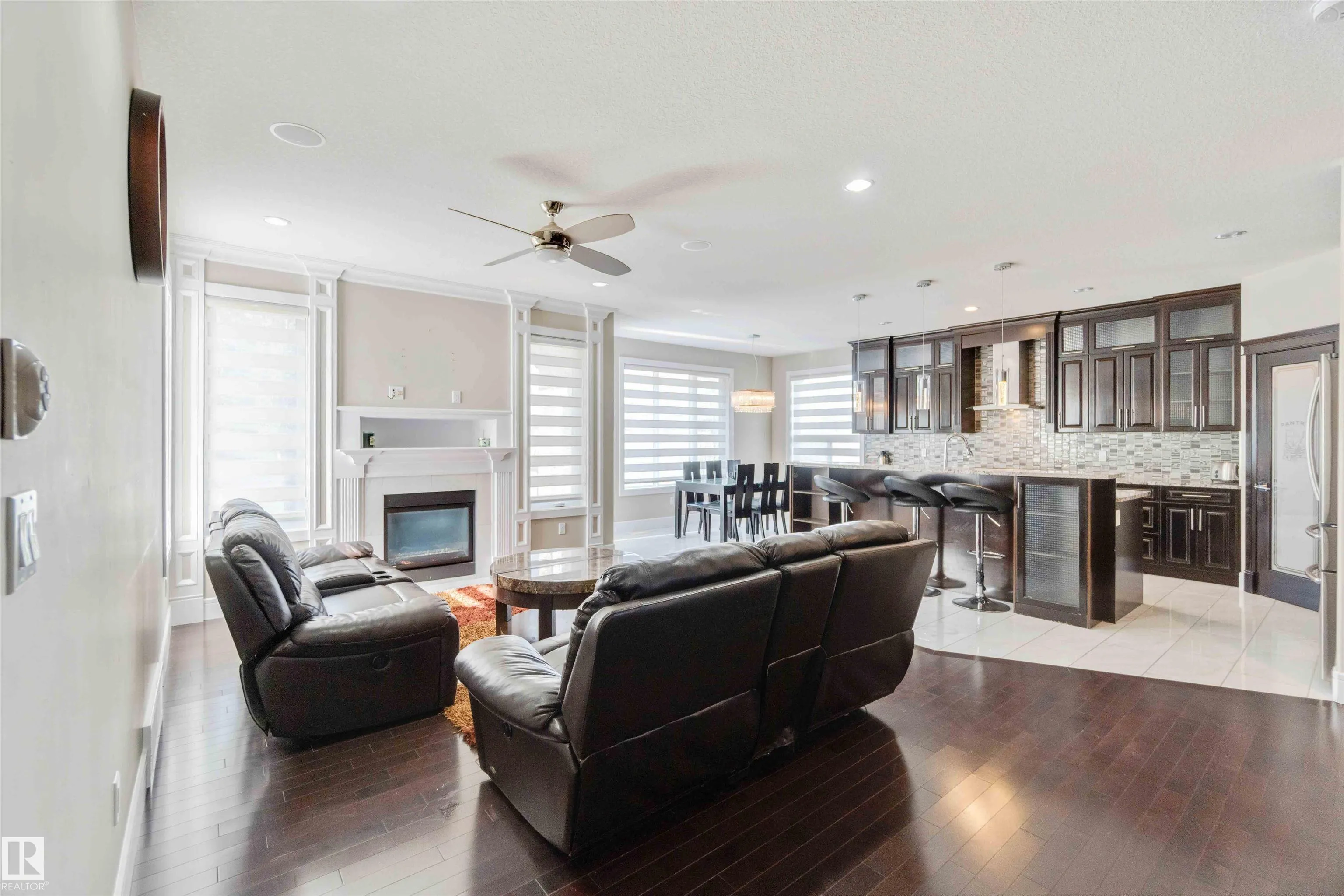 3948 CLAXTON Loop