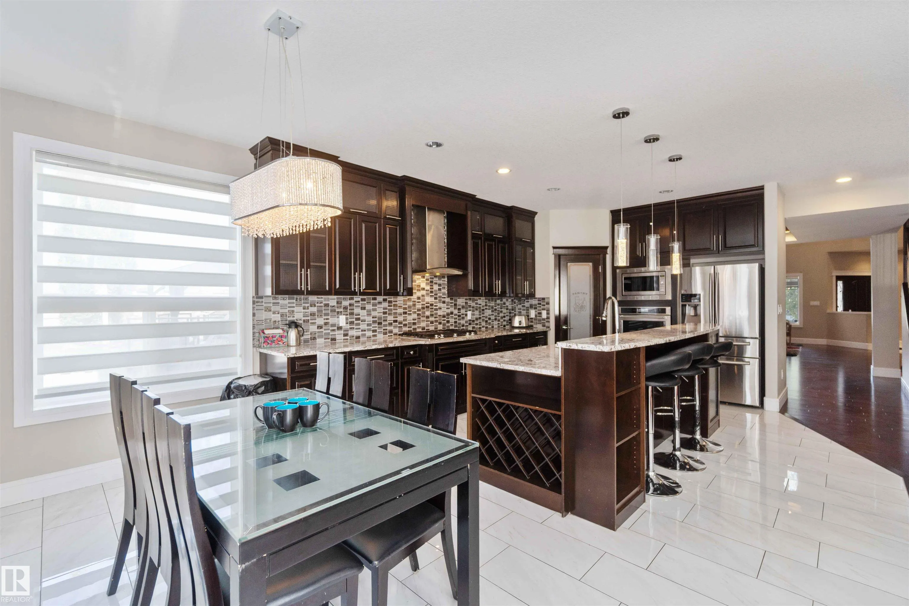 3948 CLAXTON Loop