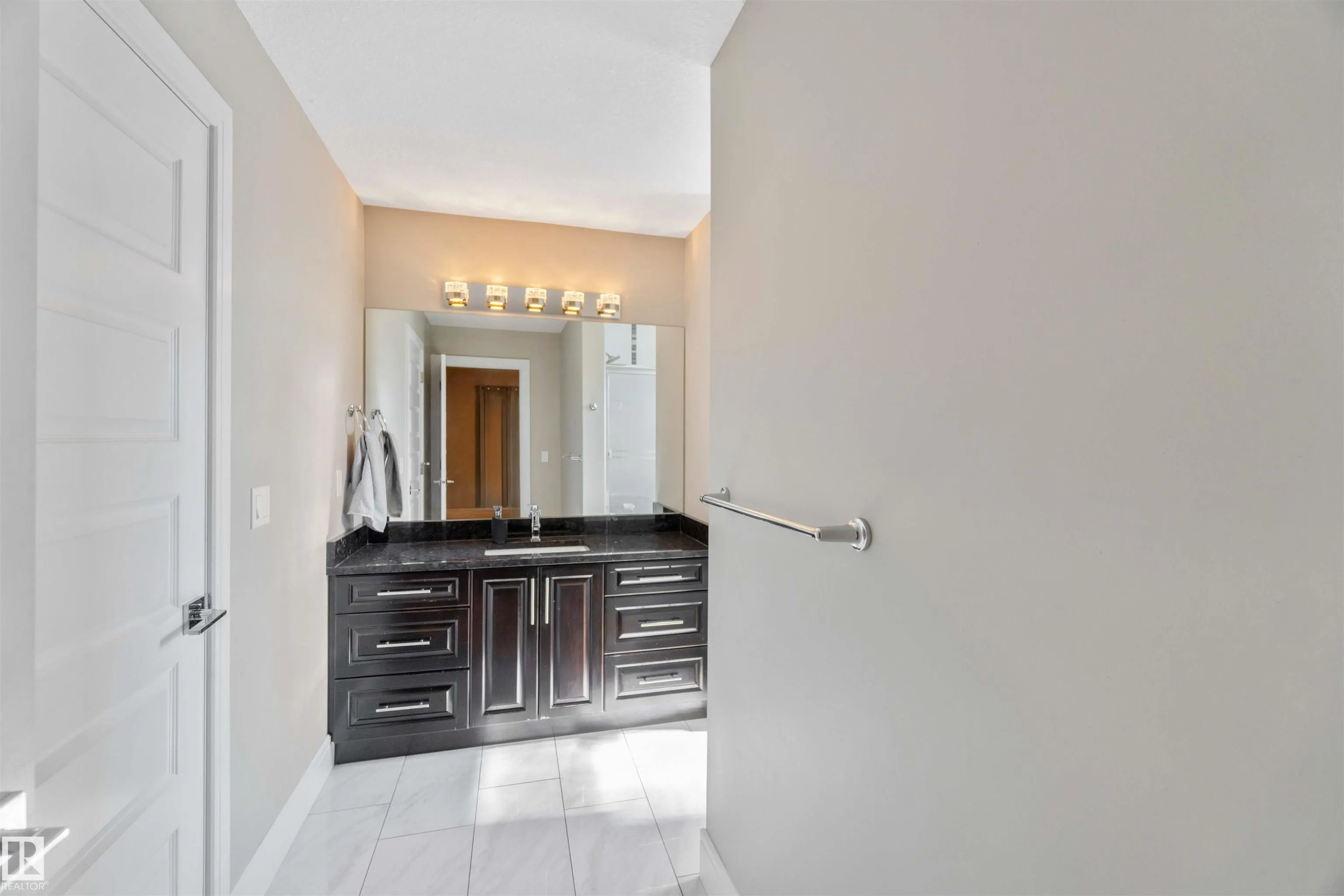 3948 CLAXTON Loop