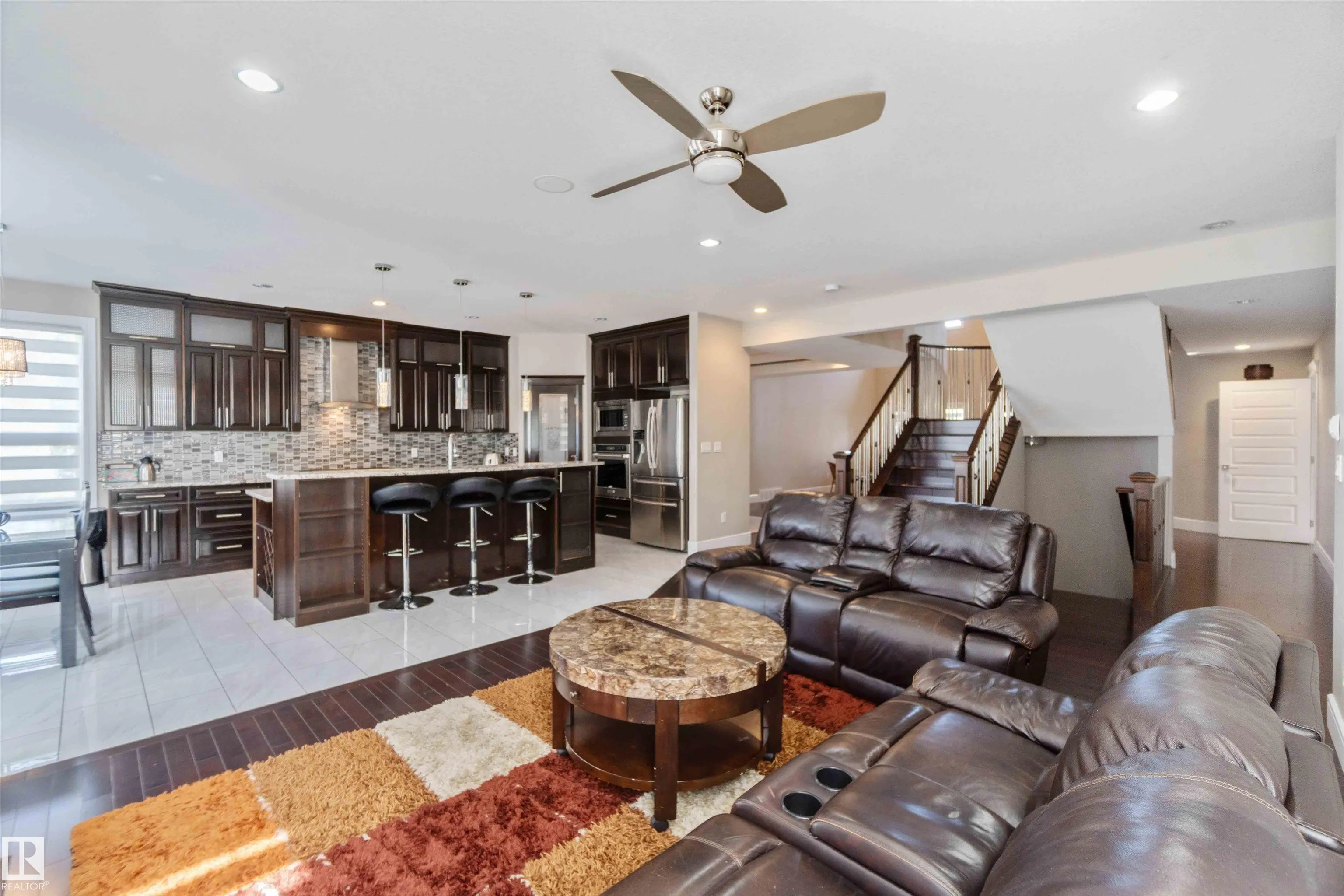 3948 CLAXTON Loop