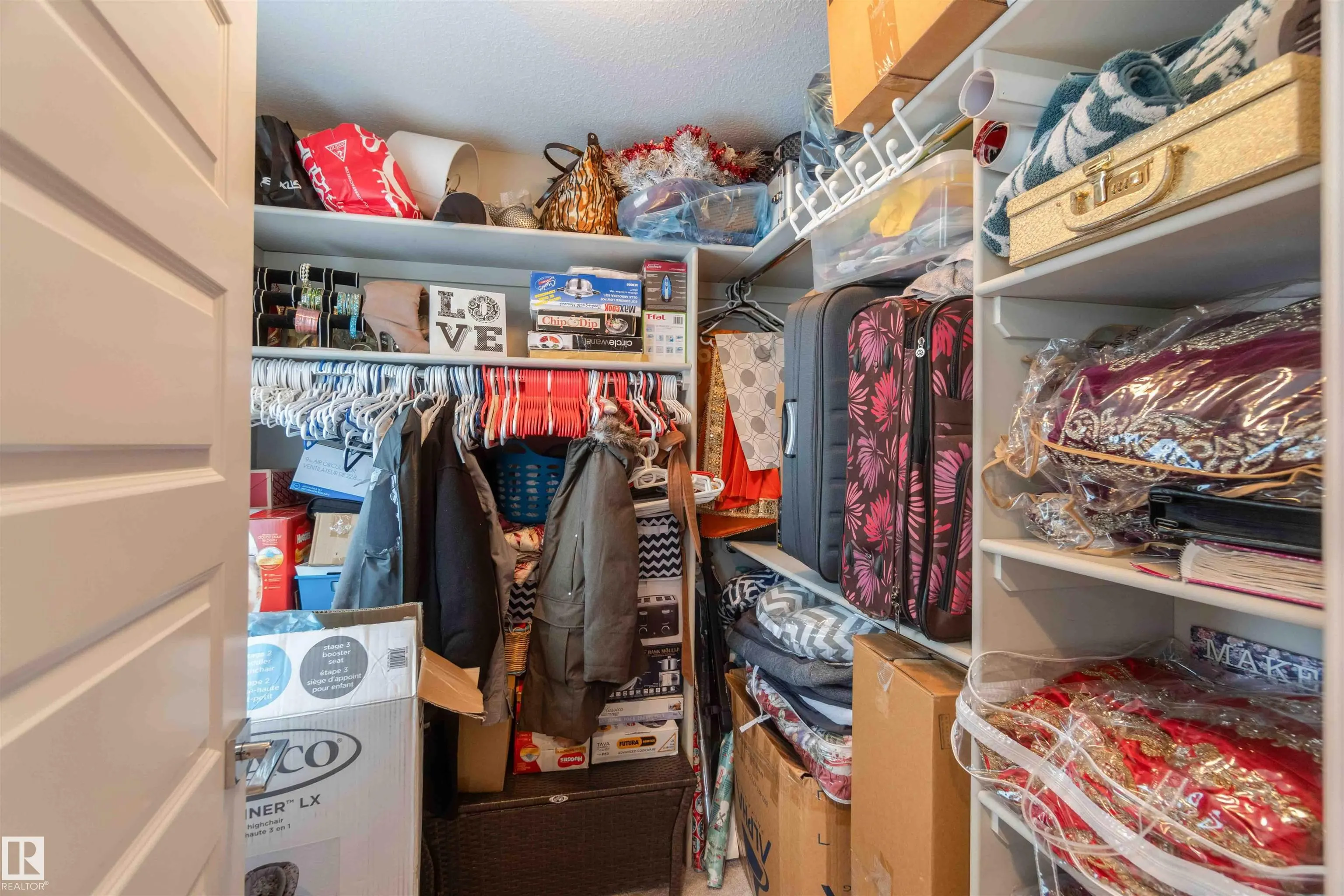 3948 CLAXTON Loop