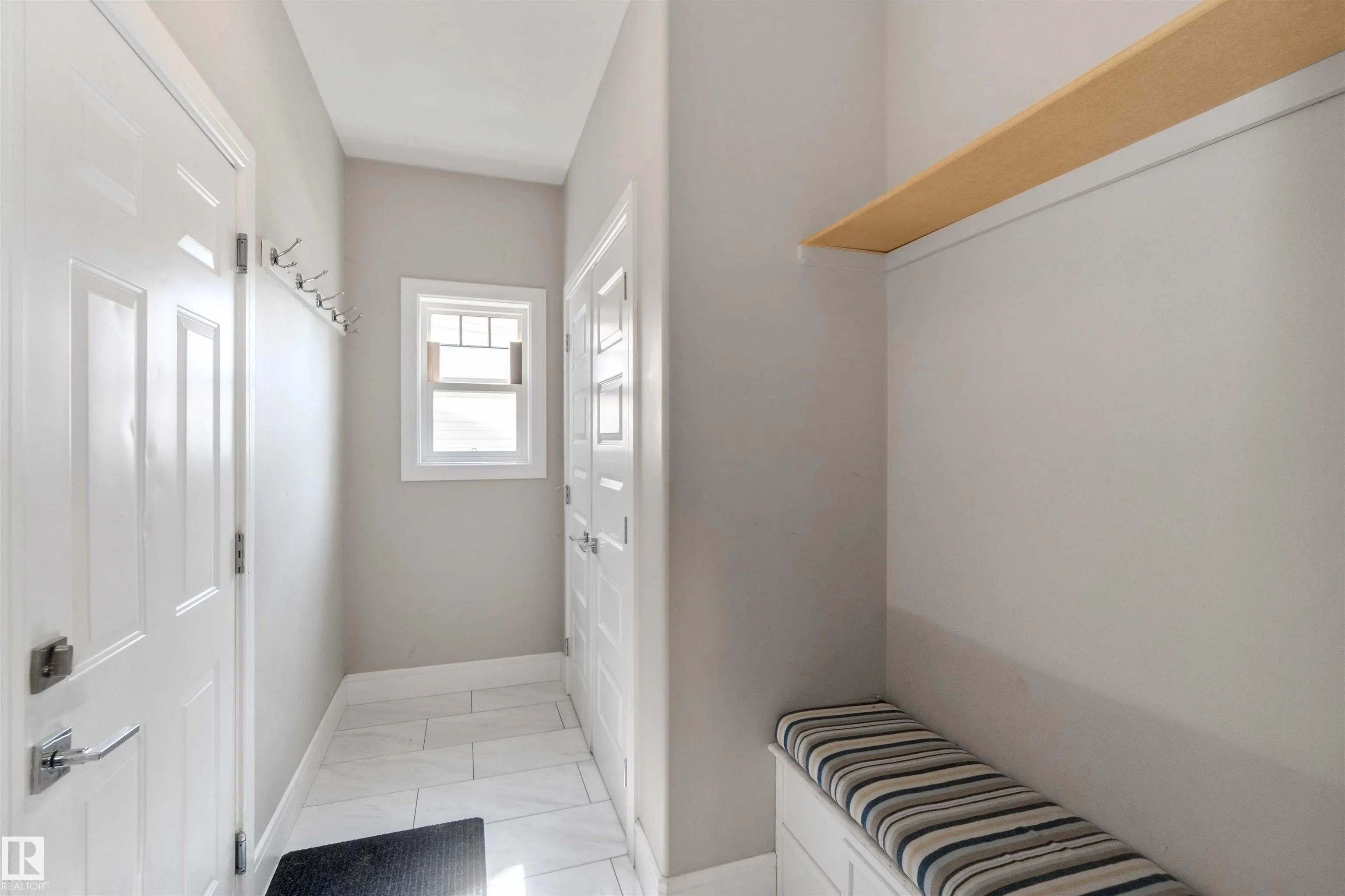 3948 CLAXTON Loop