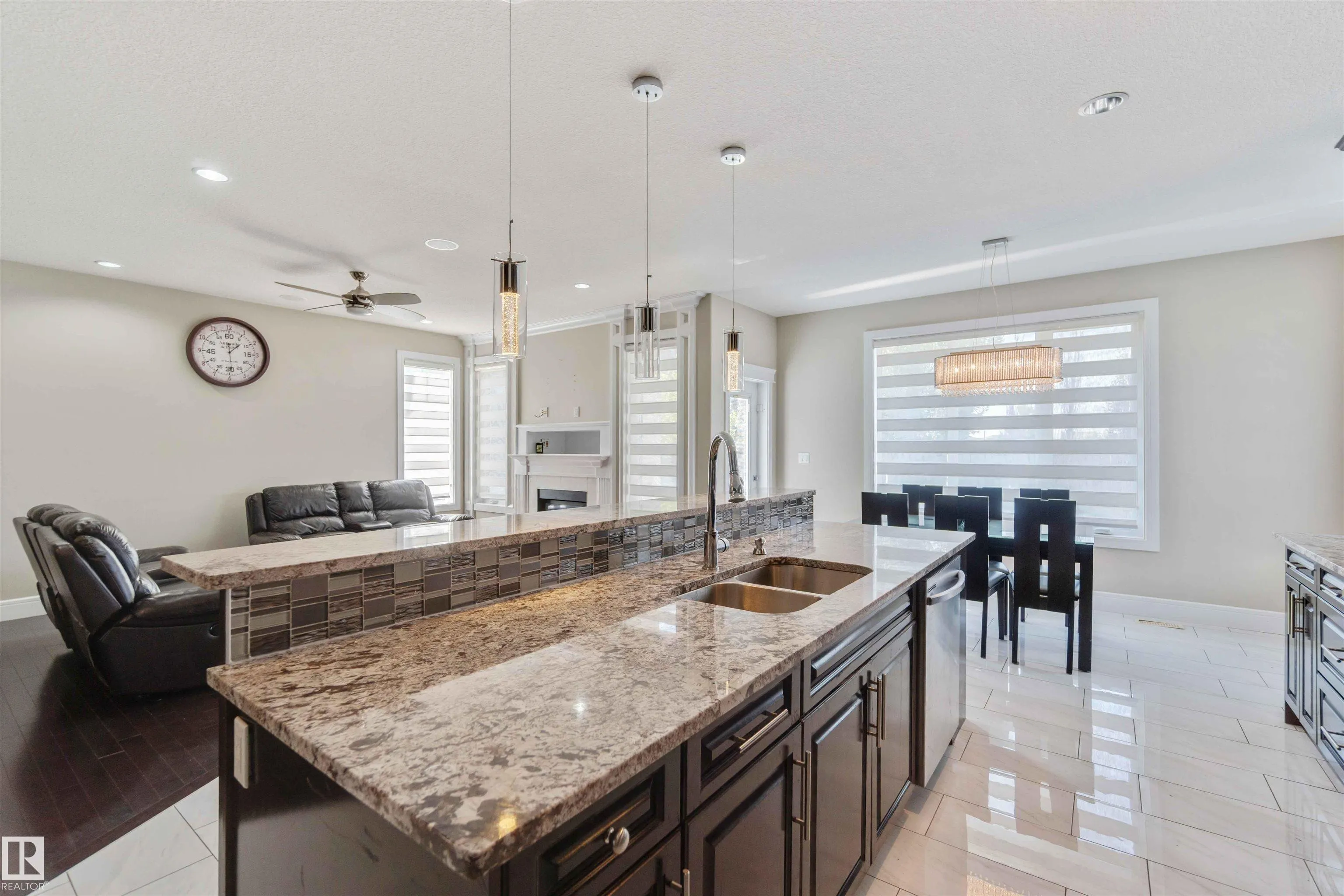 3948 CLAXTON Loop