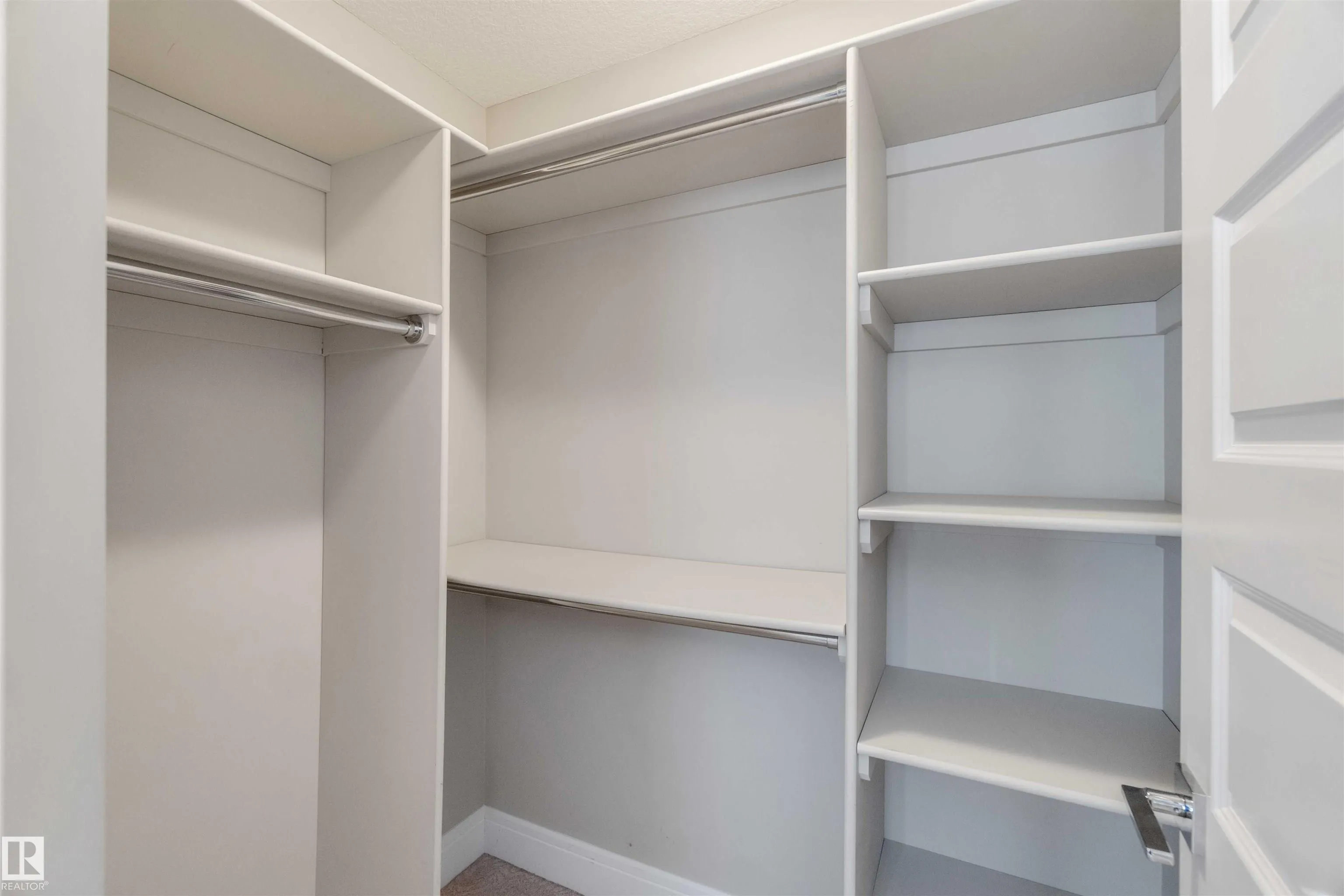3948 CLAXTON Loop