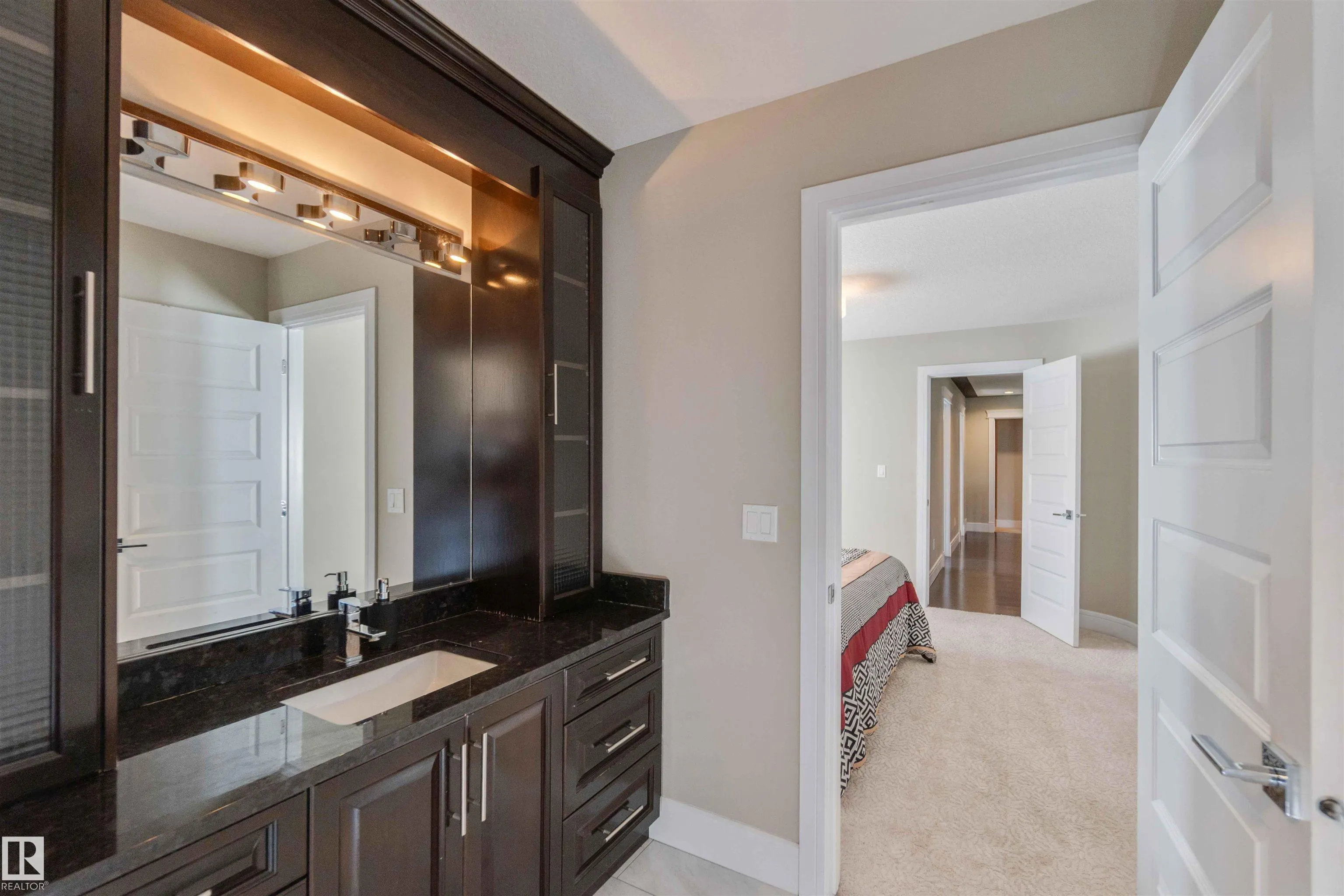 3948 CLAXTON Loop