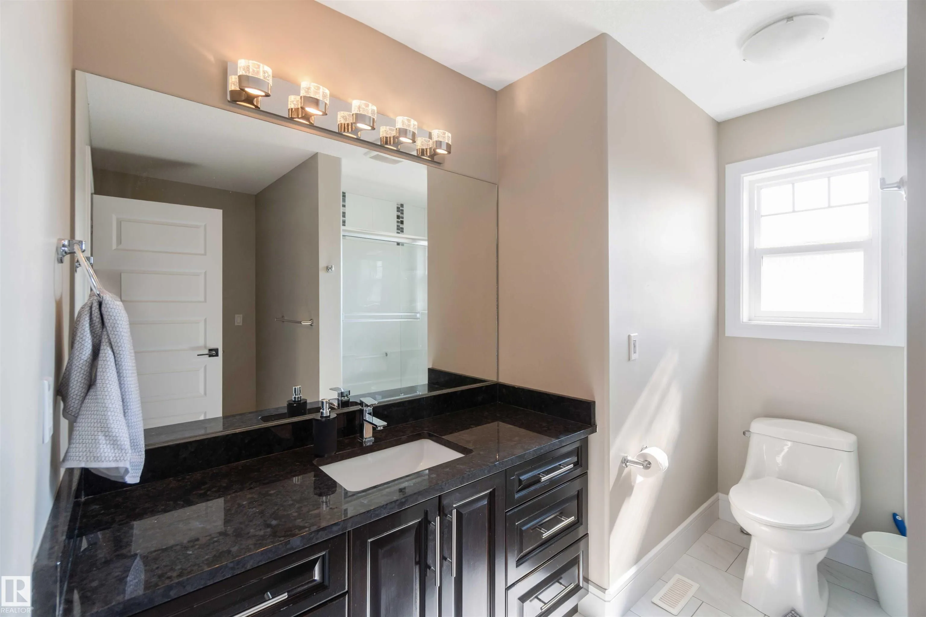 3948 CLAXTON Loop