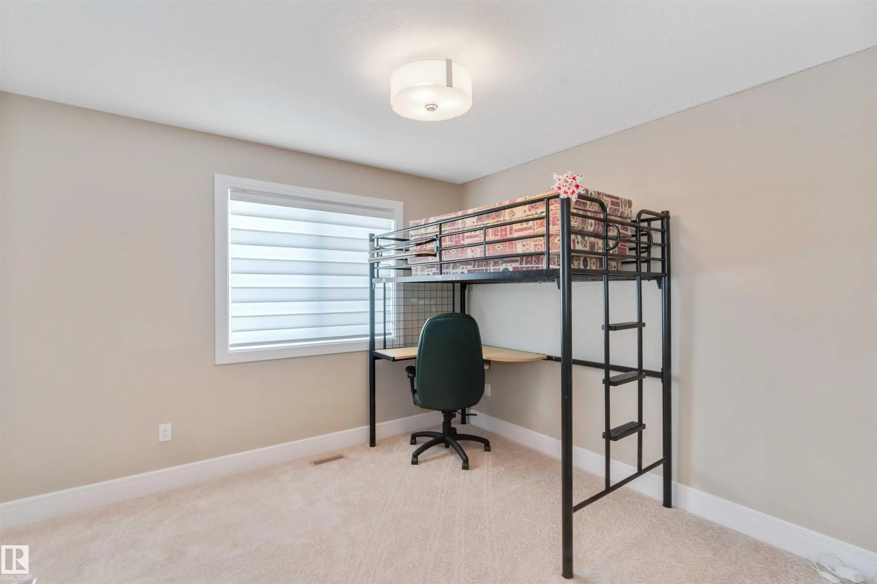 3948 CLAXTON Loop