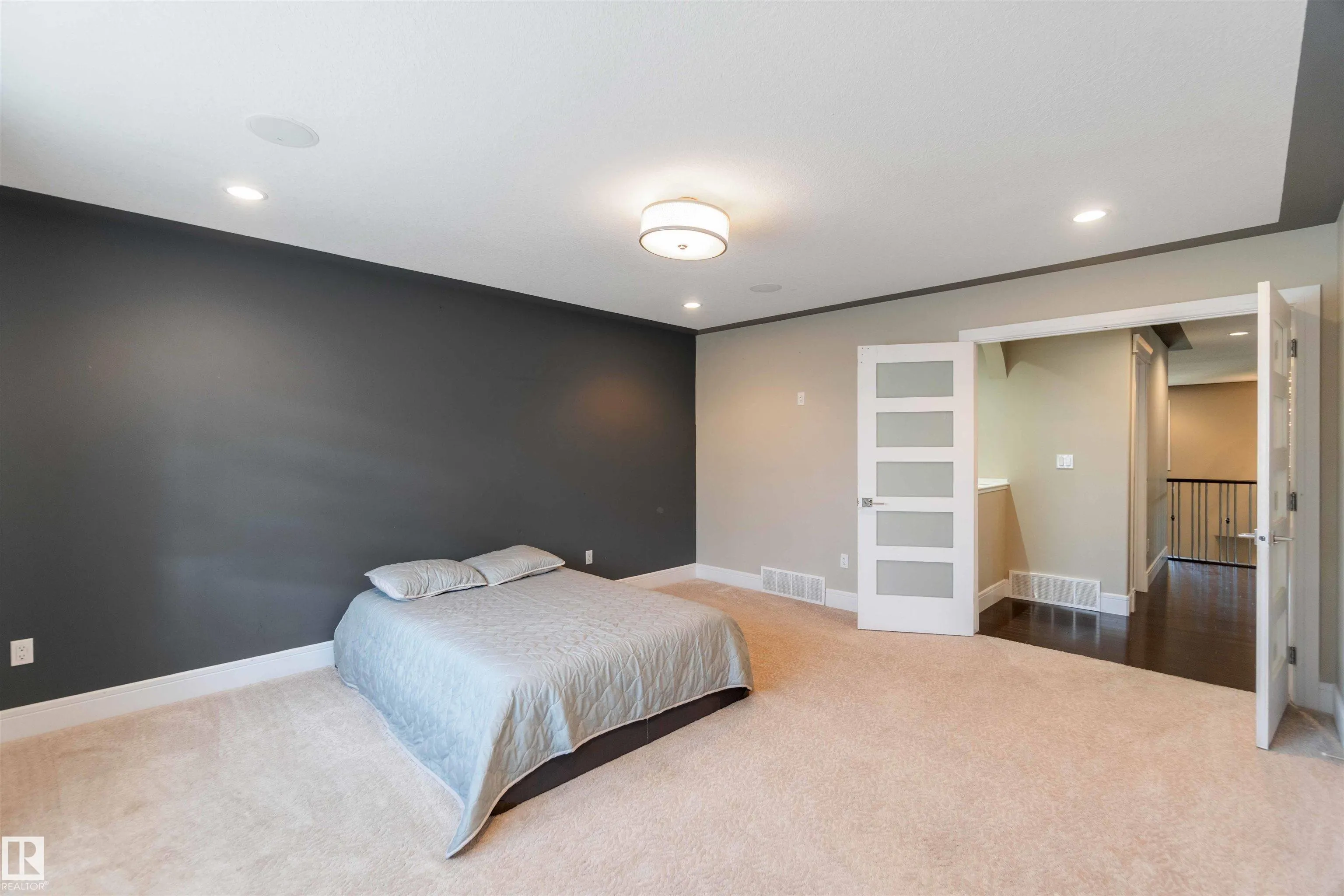 3948 CLAXTON Loop