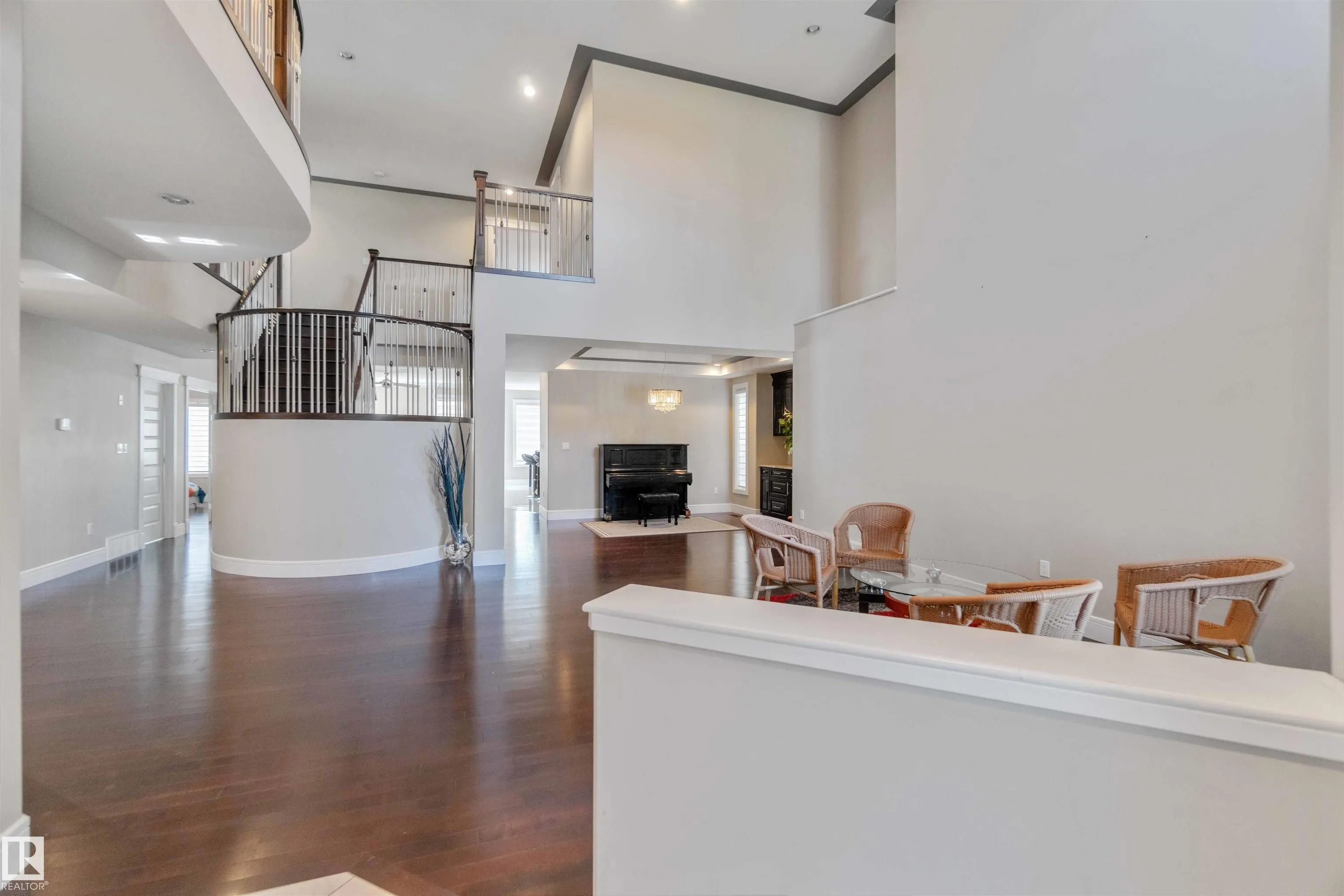 3948 CLAXTON Loop