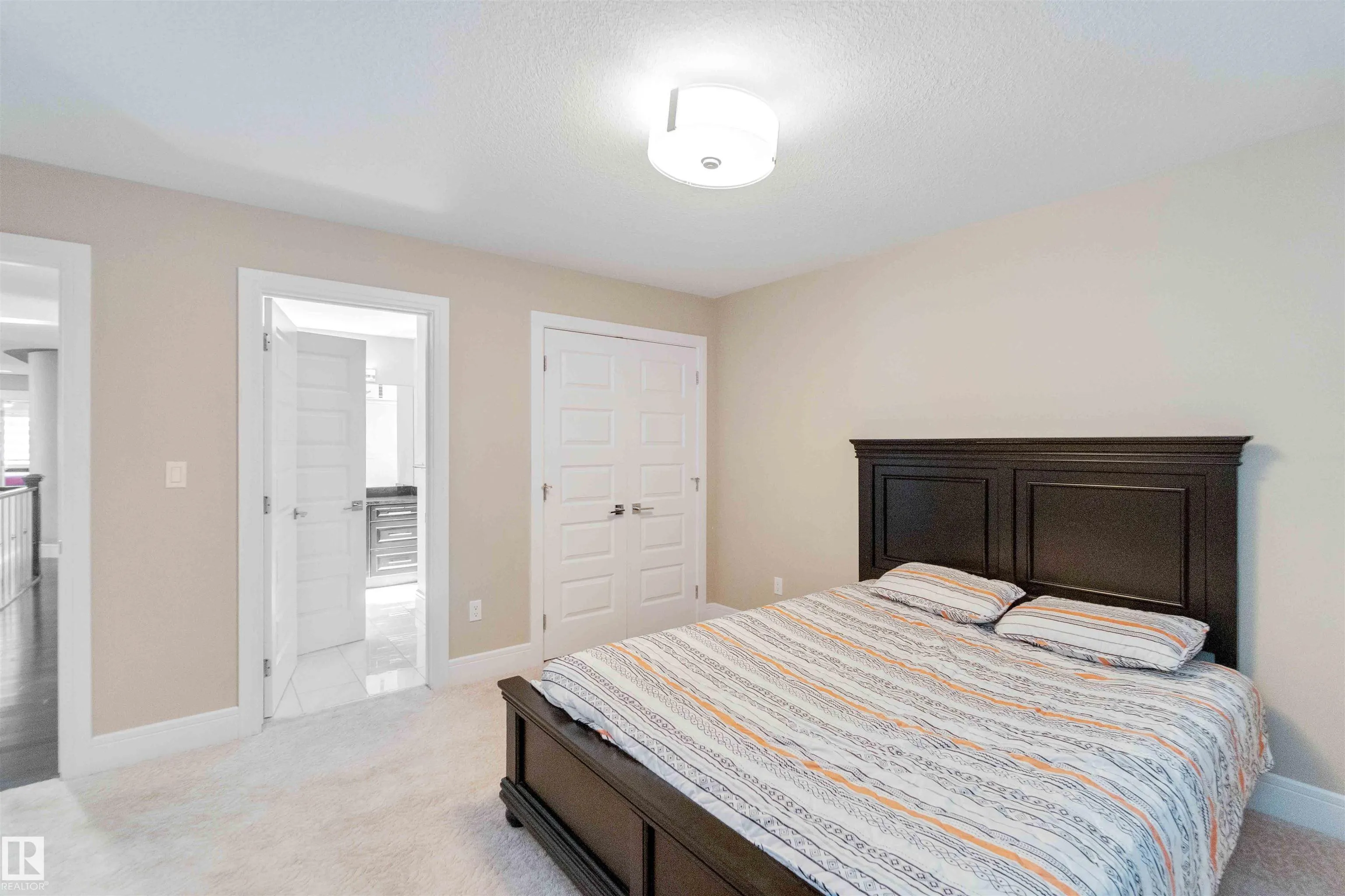 3948 CLAXTON Loop