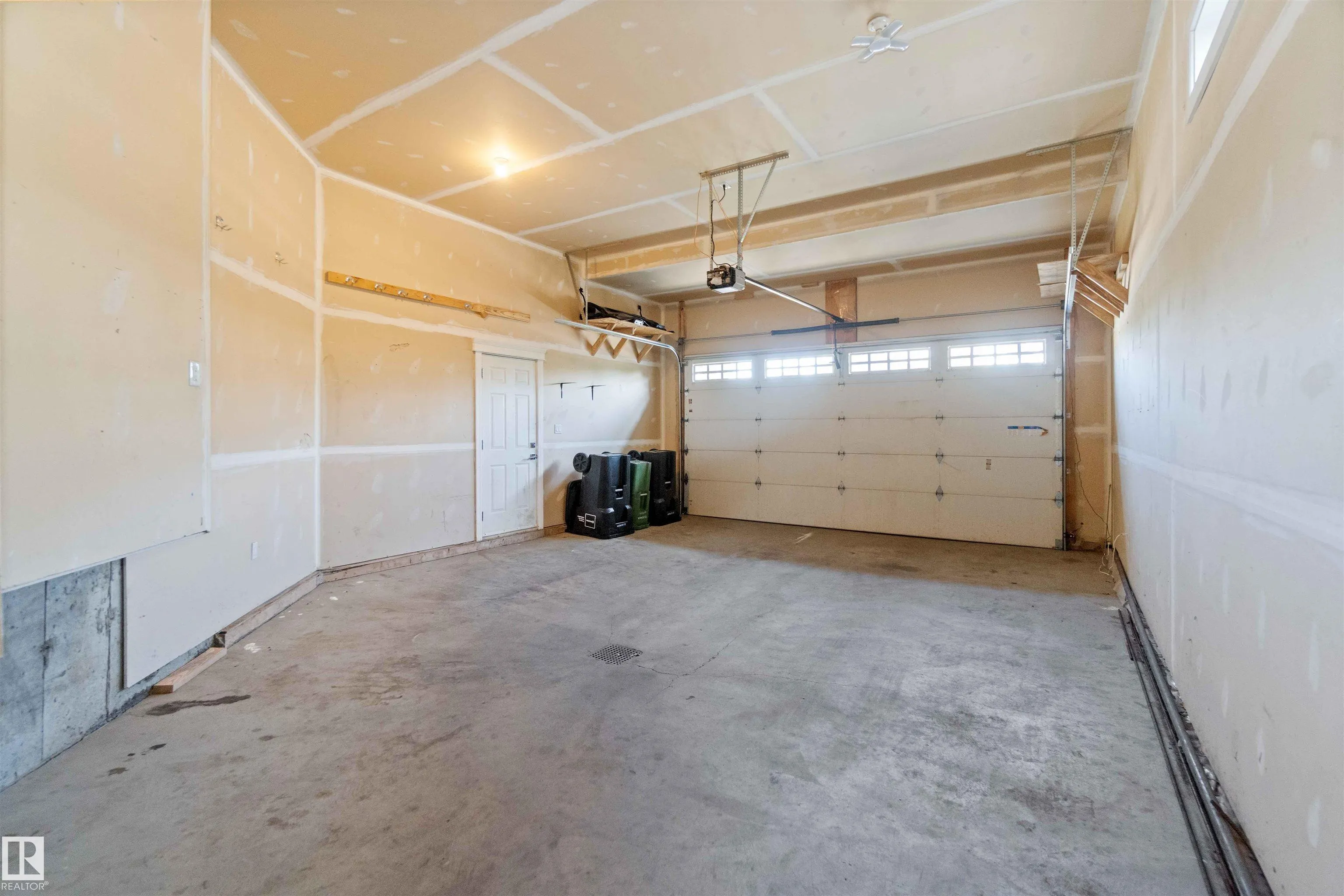 3948 CLAXTON Loop