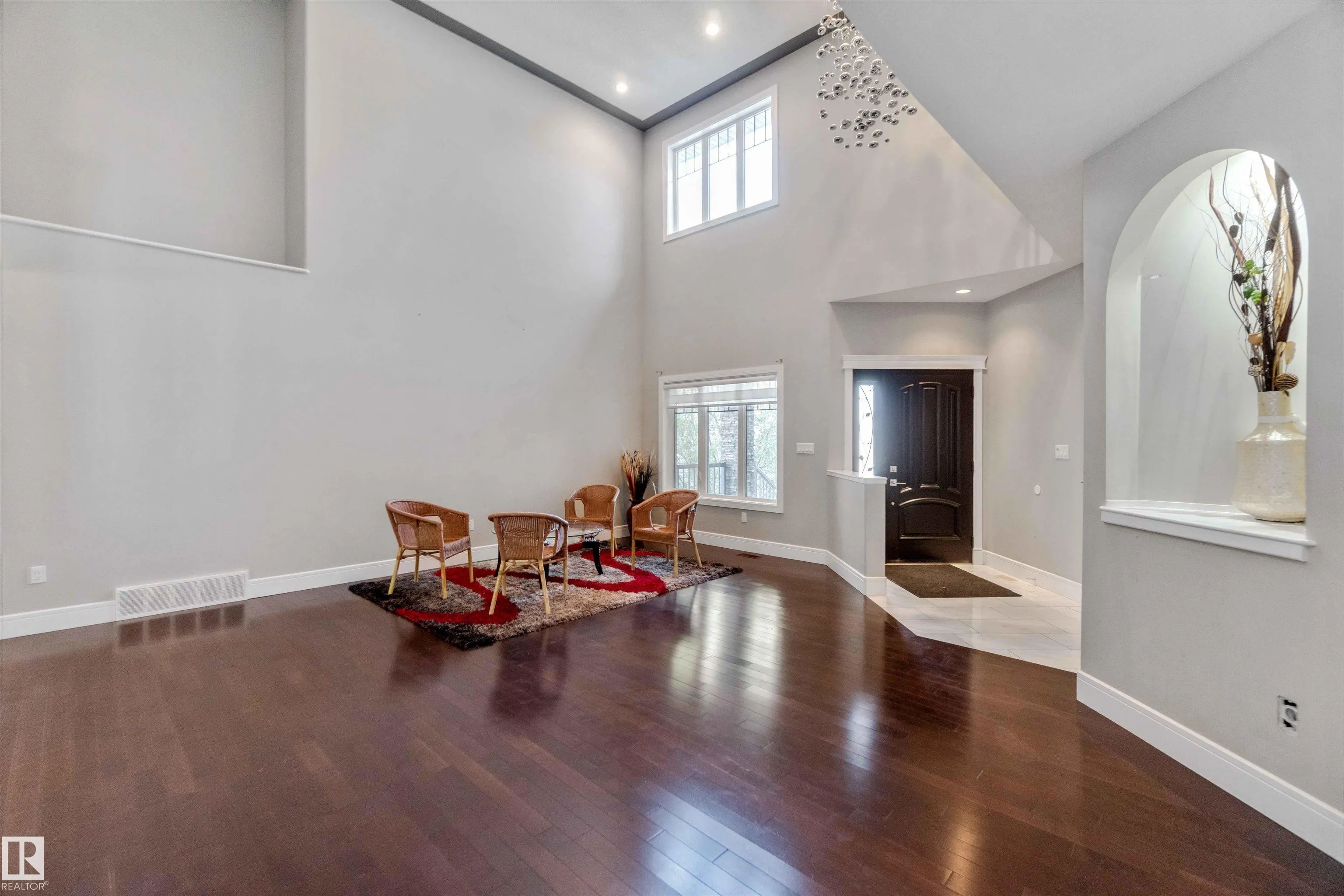 3948 CLAXTON Loop