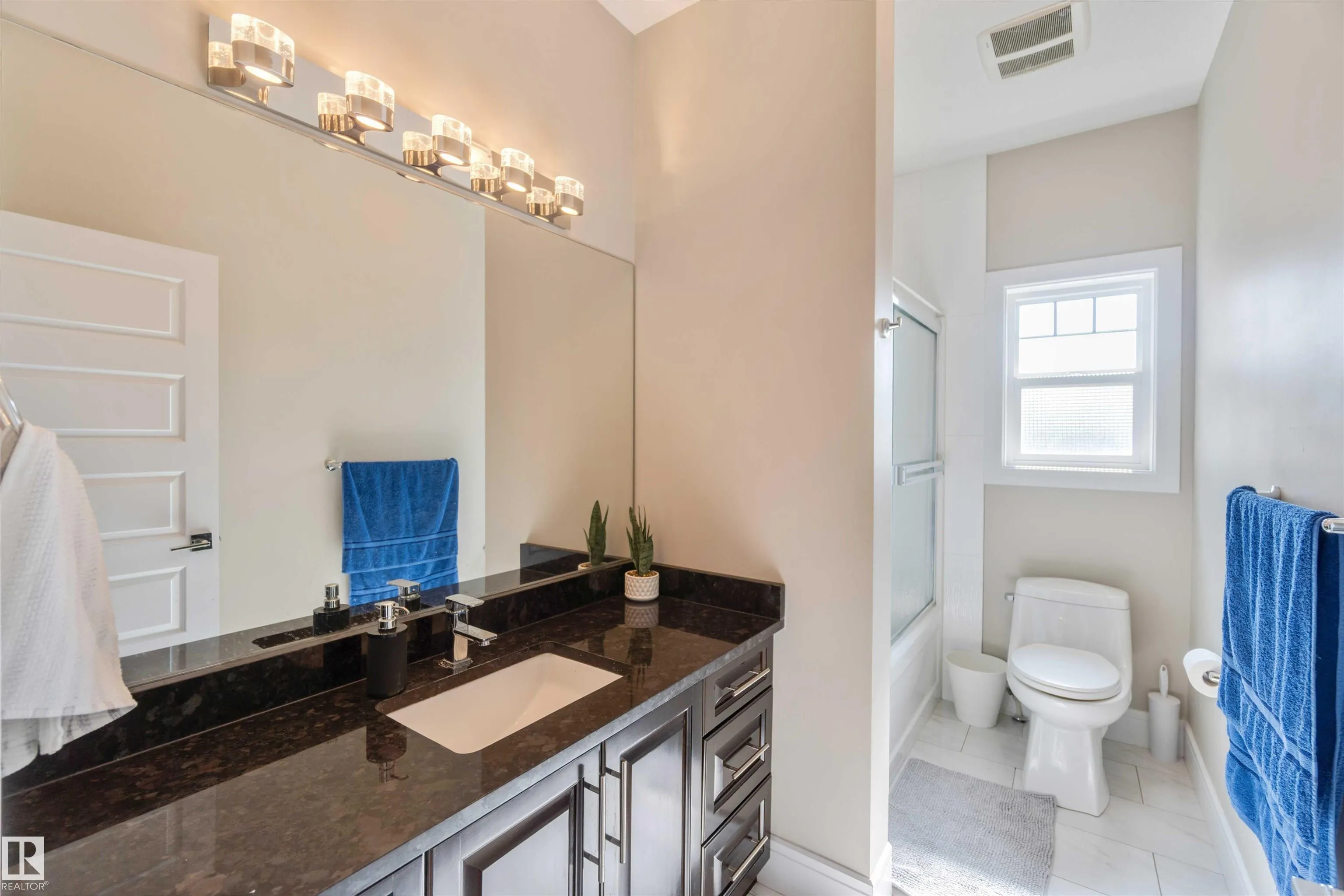 3948 CLAXTON Loop