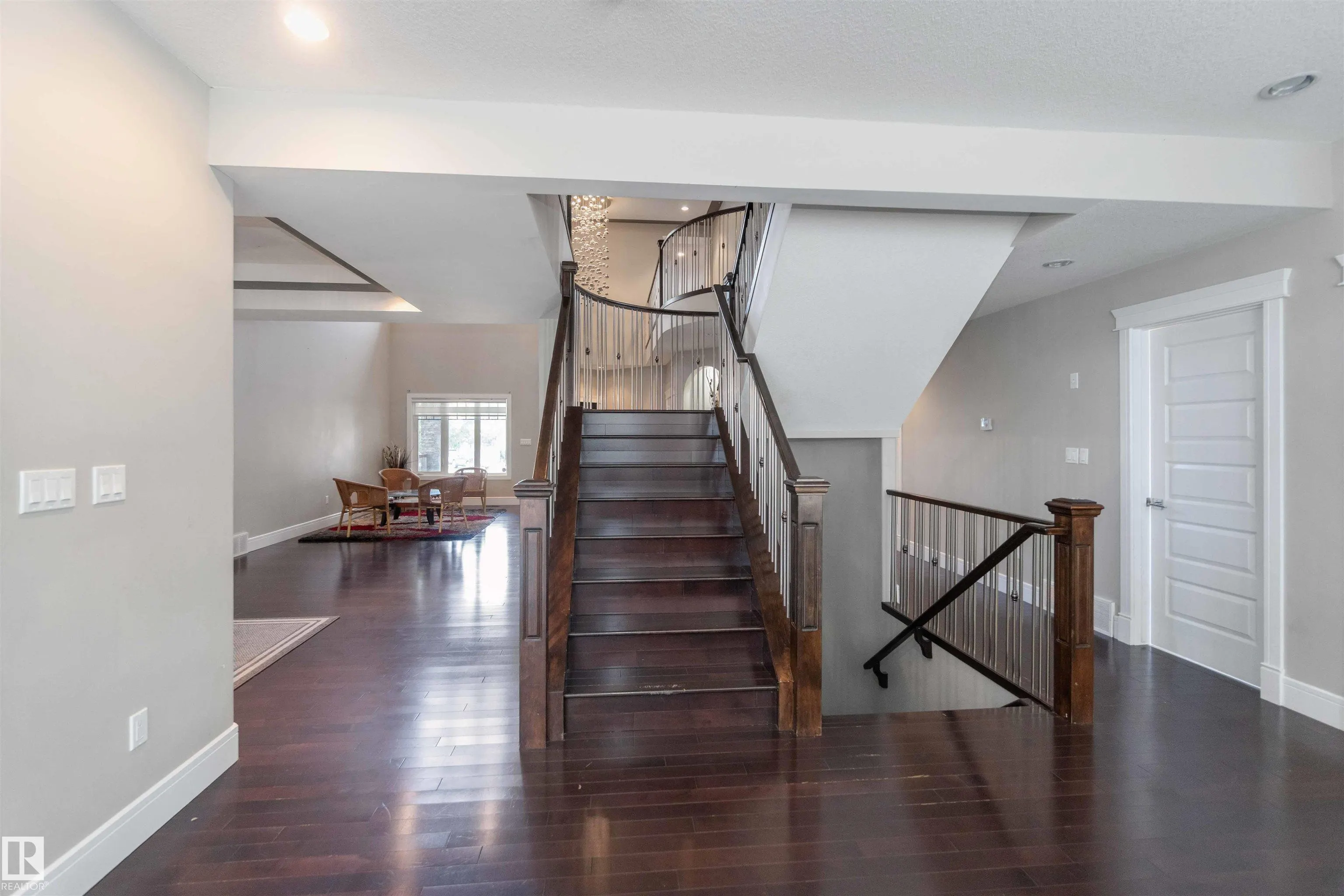 3948 CLAXTON Loop