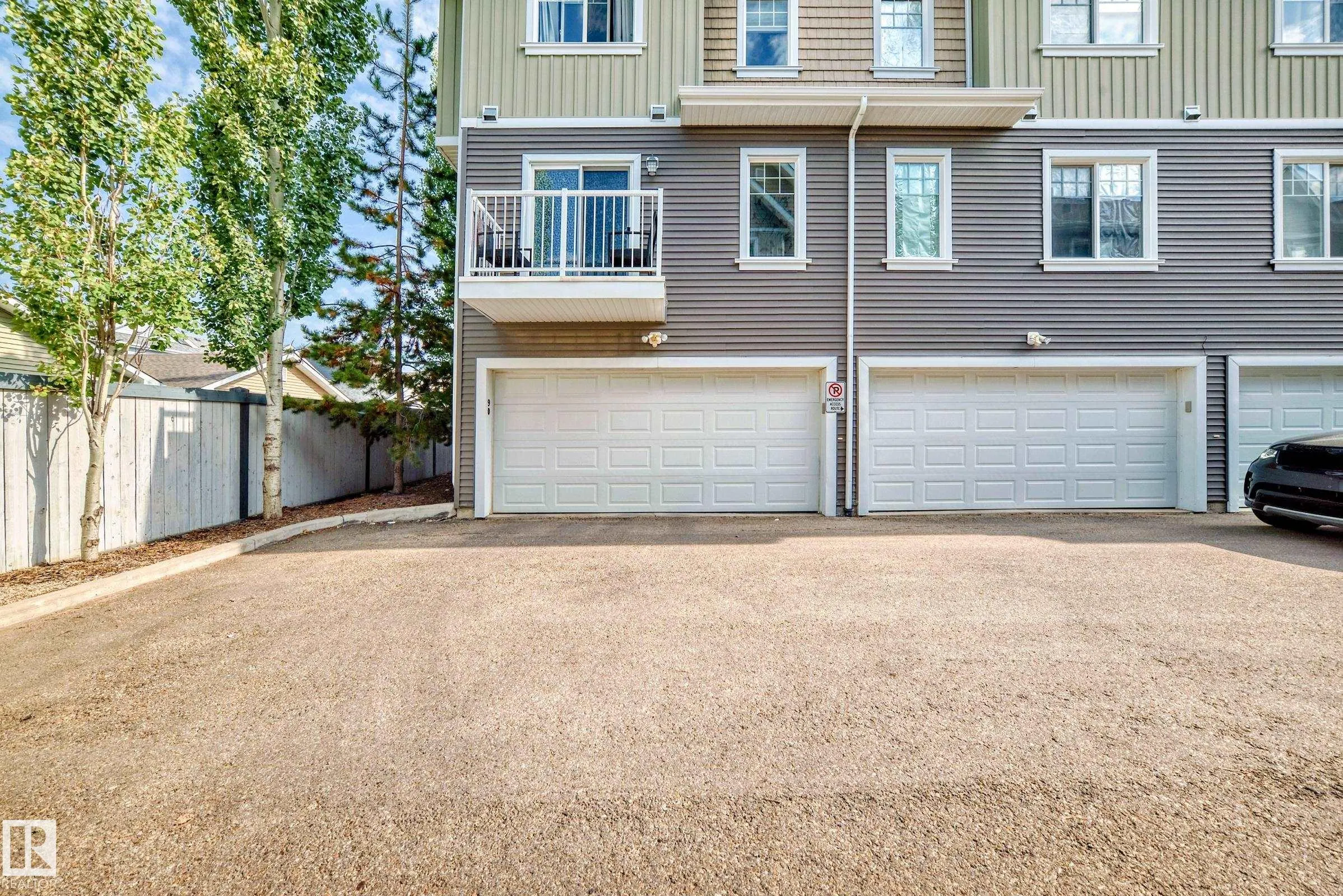 4050 SAVARYN Drive