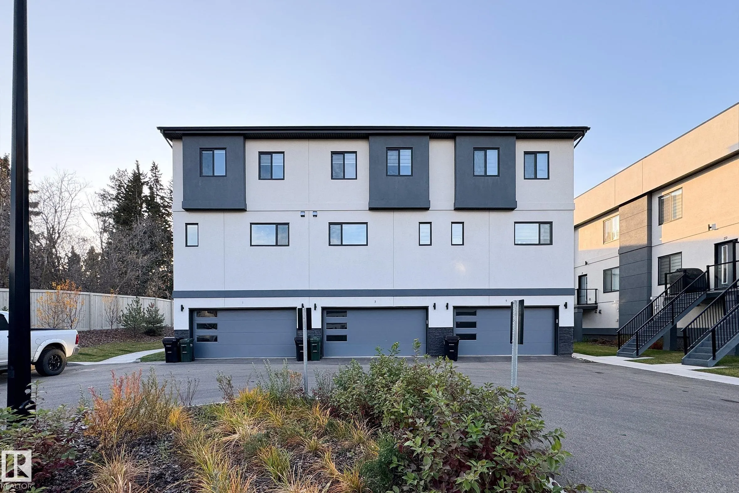 10 SALISBURY Way
