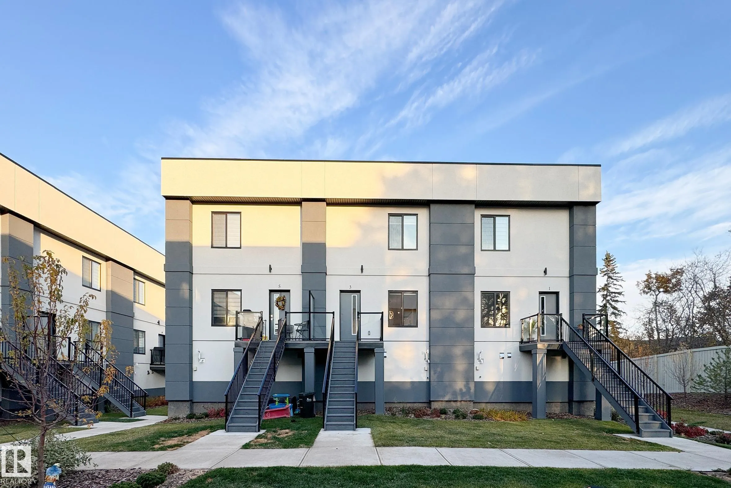 10 SALISBURY Way