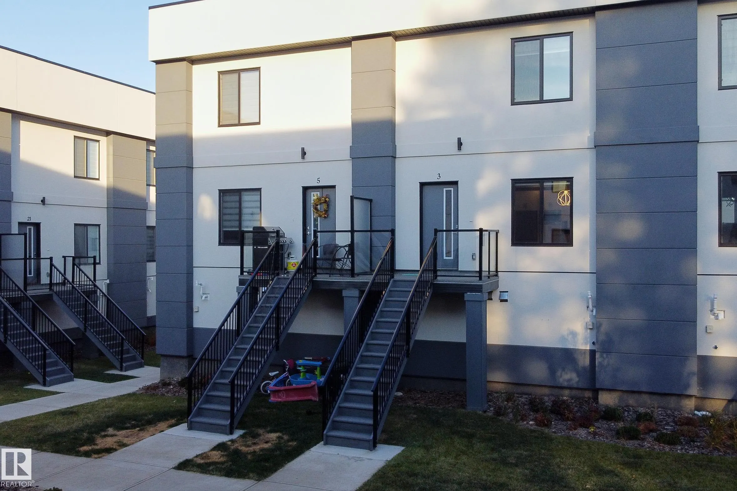 10 SALISBURY Way
