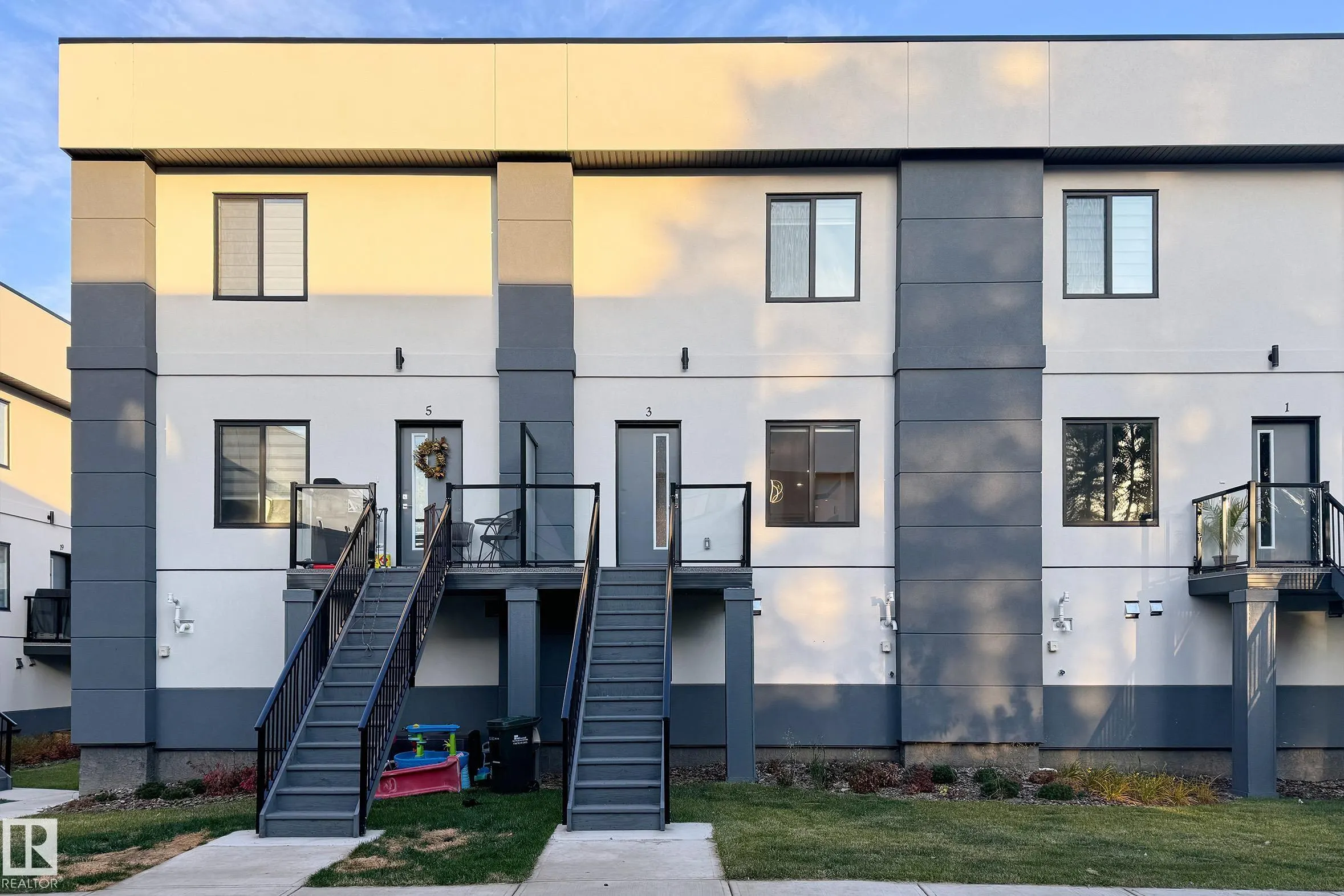 10 SALISBURY Way