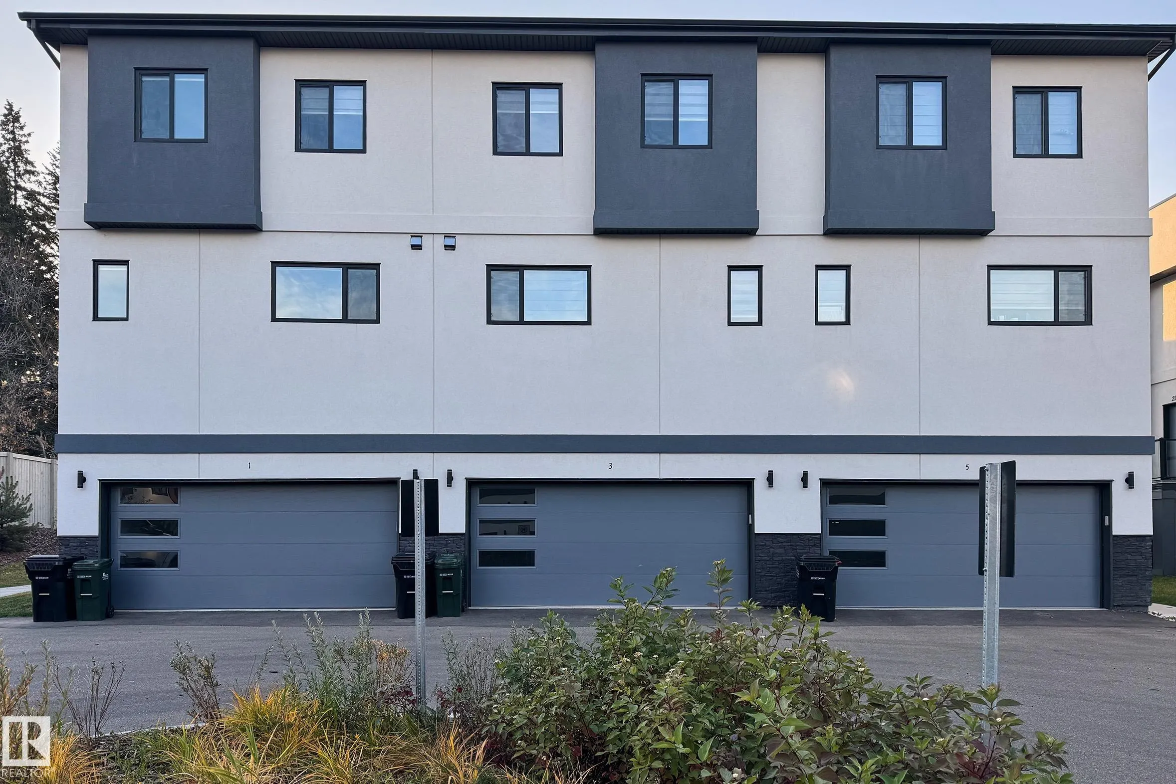 10 SALISBURY Way