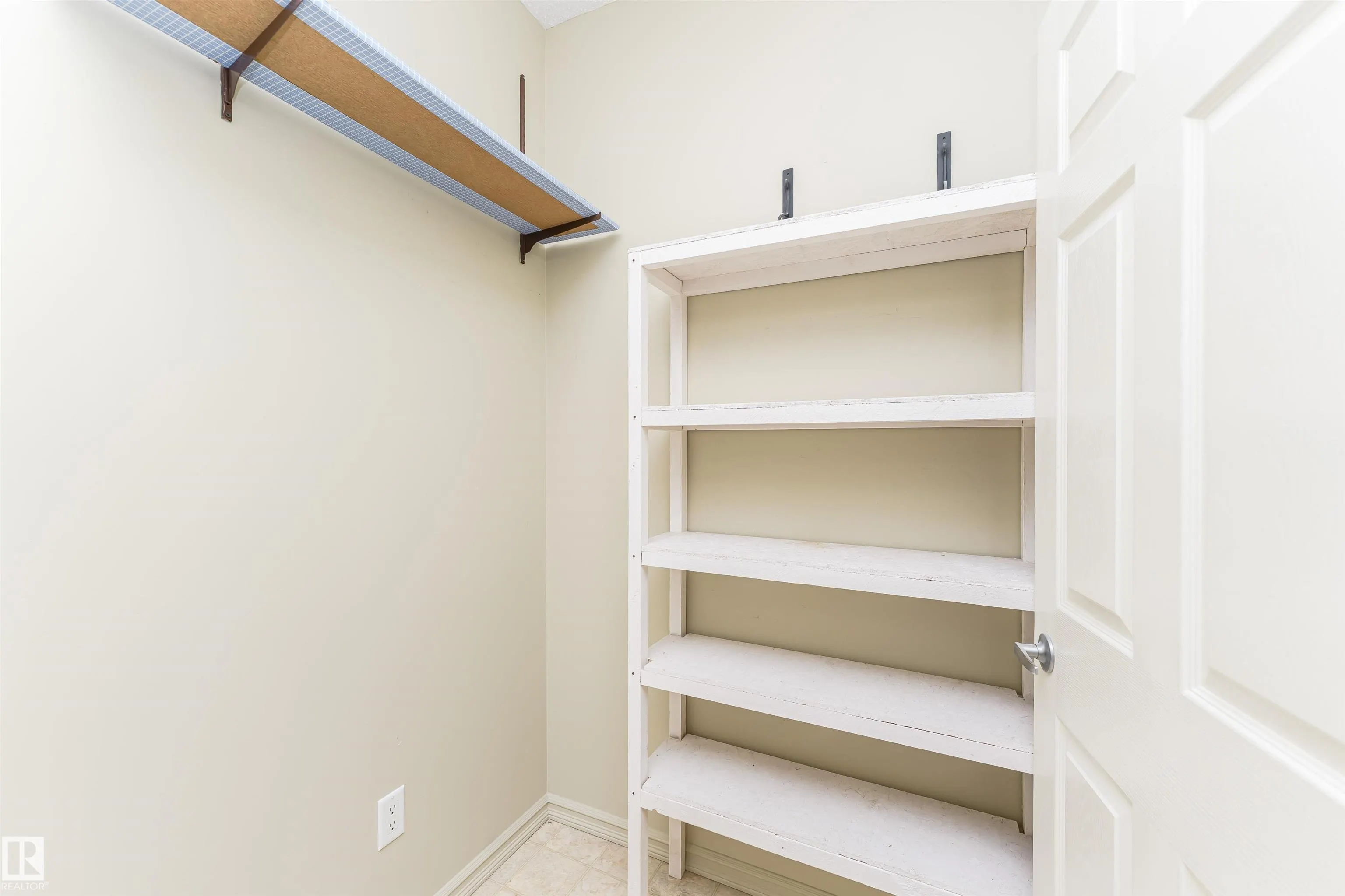 226 MACEWAN Road