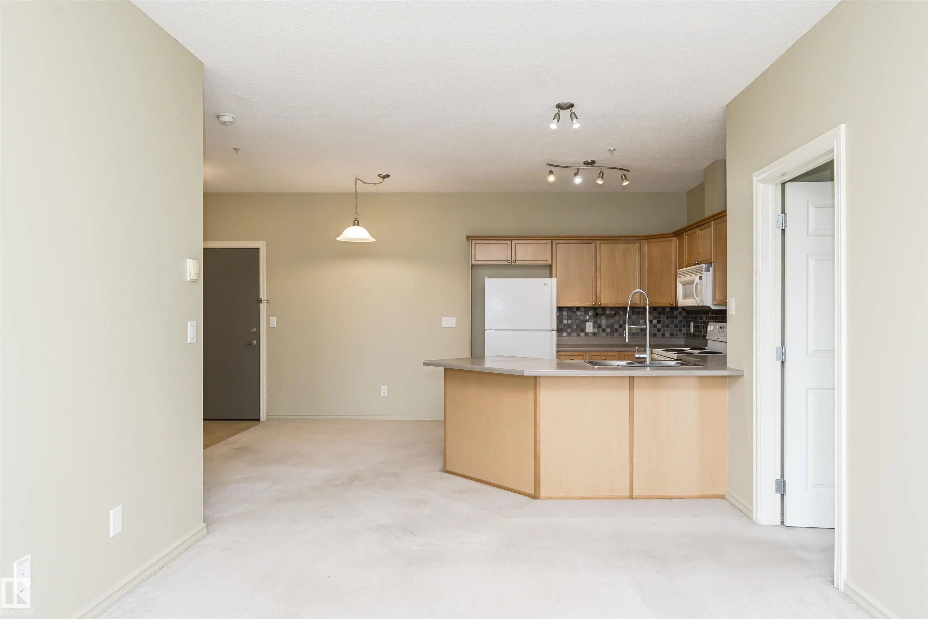 226 MACEWAN Road