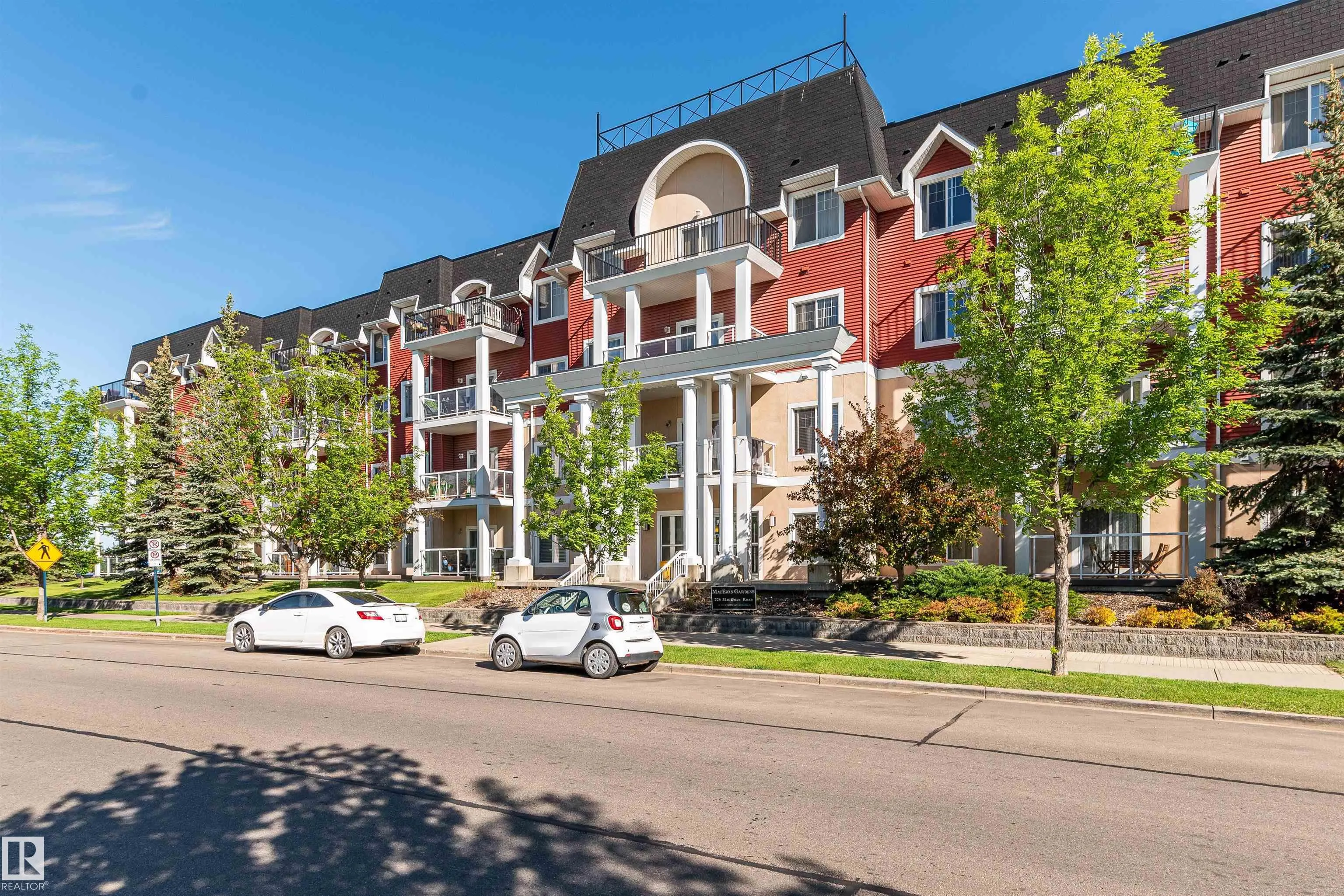 226 MACEWAN Road