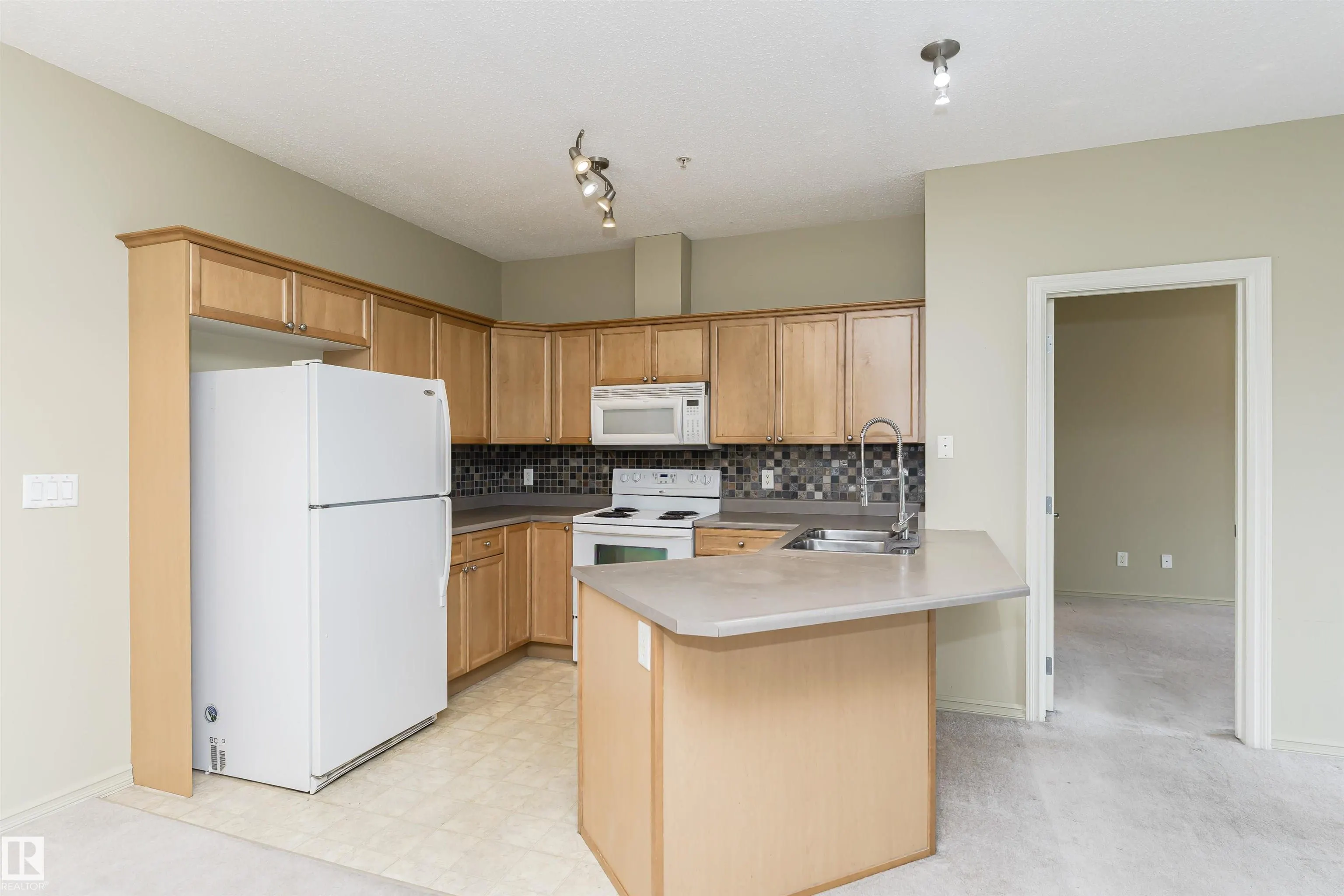 226 MACEWAN Road