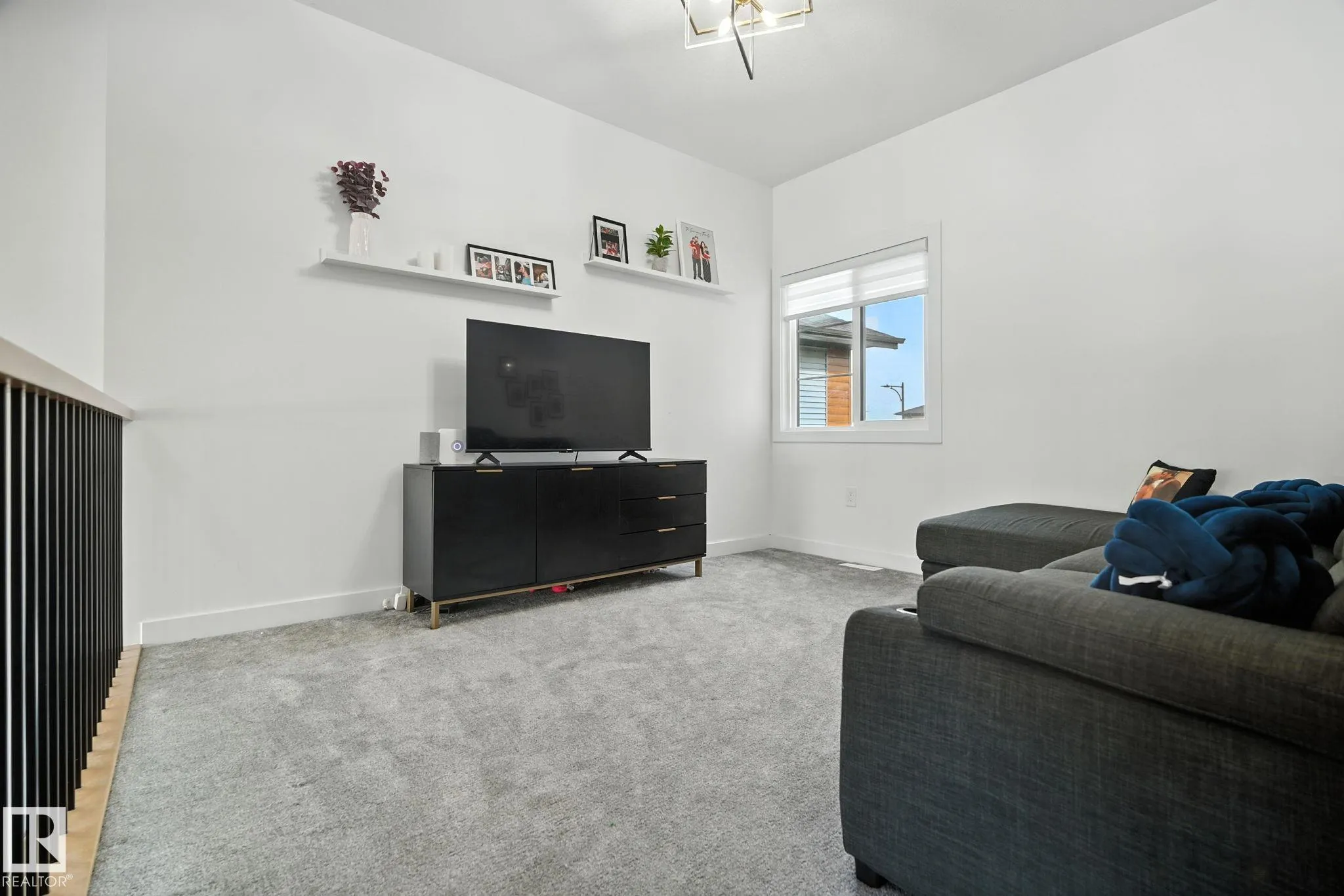 50 GRASSVIEW Crescent