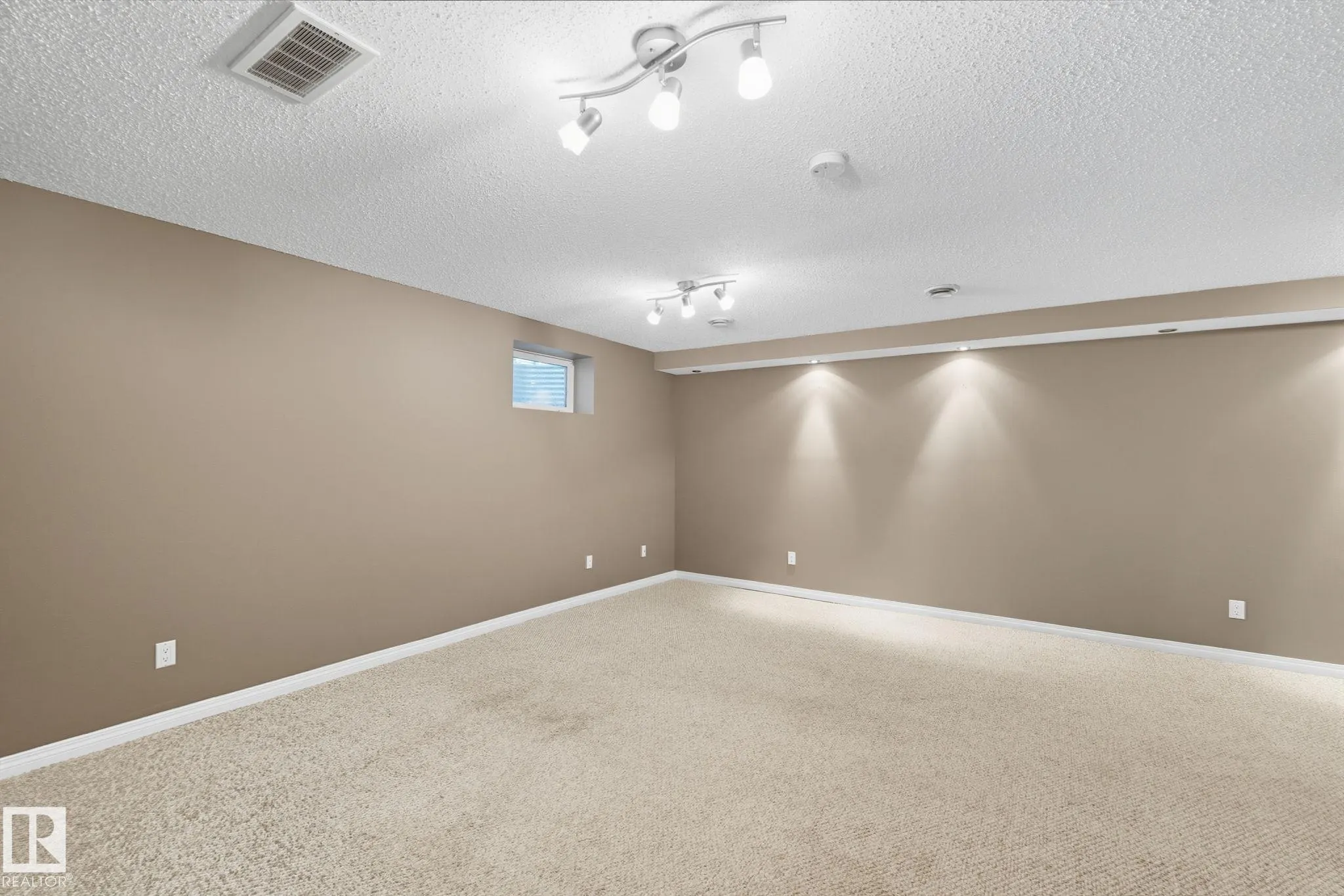 5587 Stevens Crescent