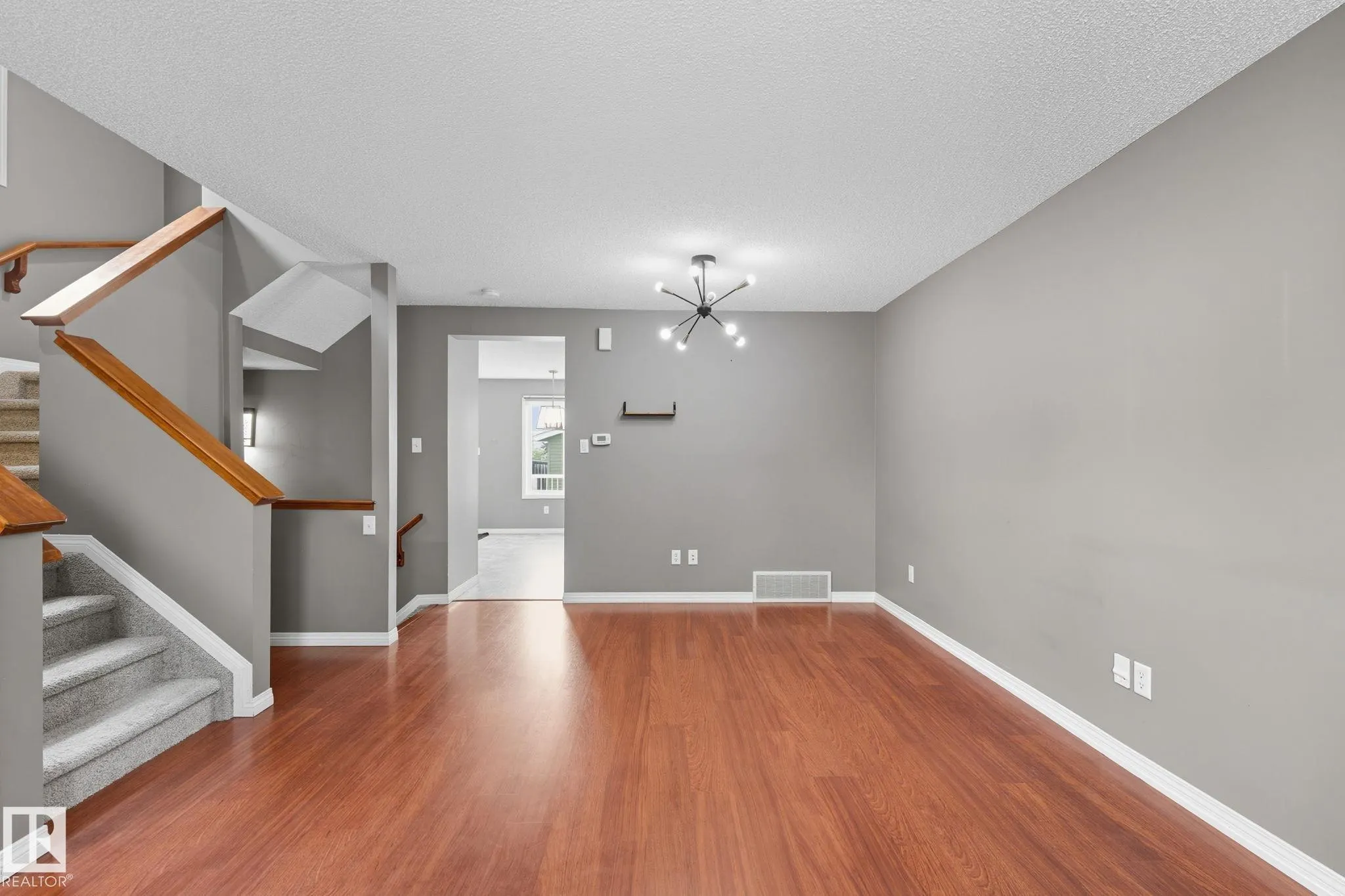 5587 Stevens Crescent