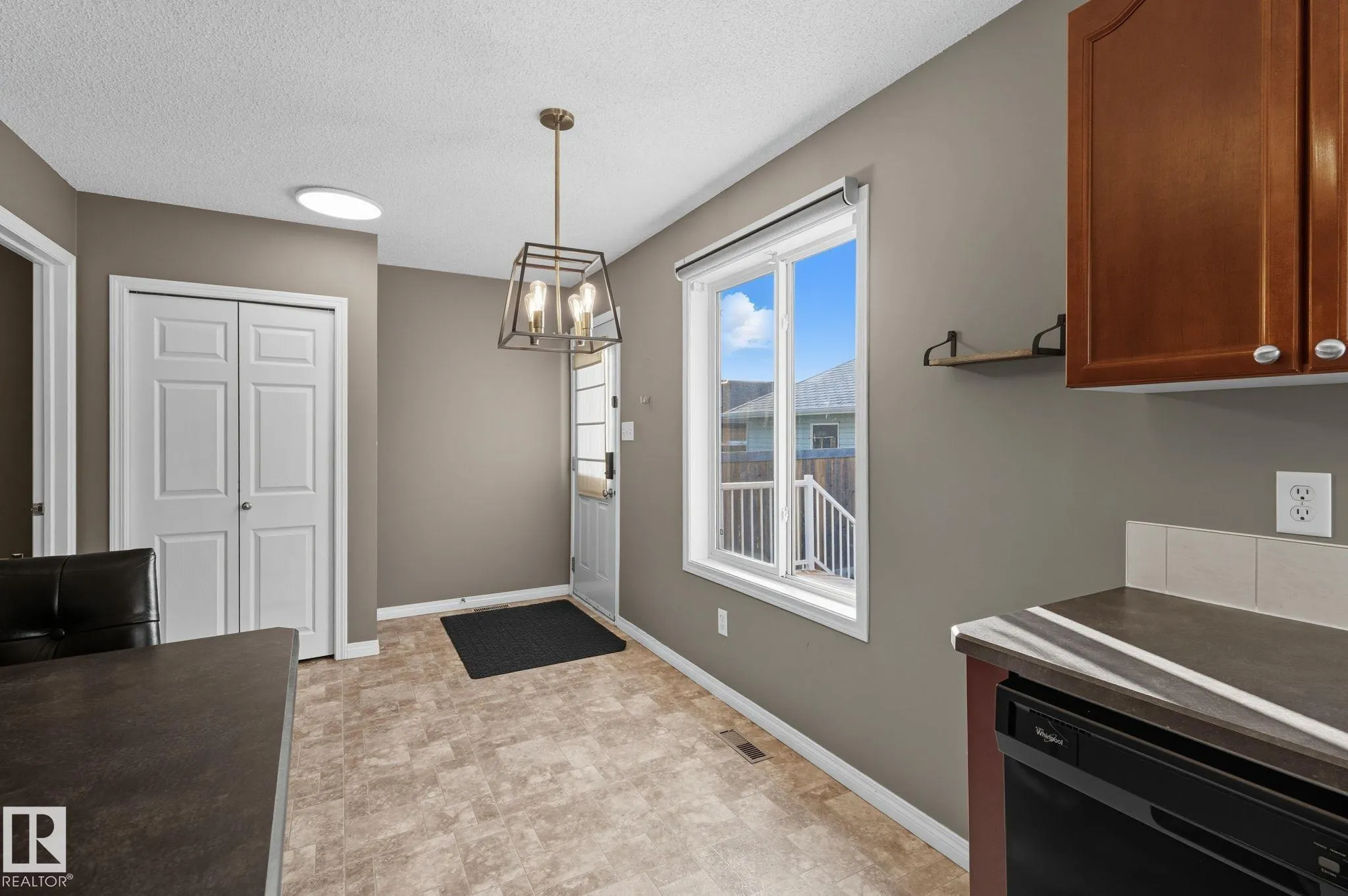 5587 Stevens Crescent