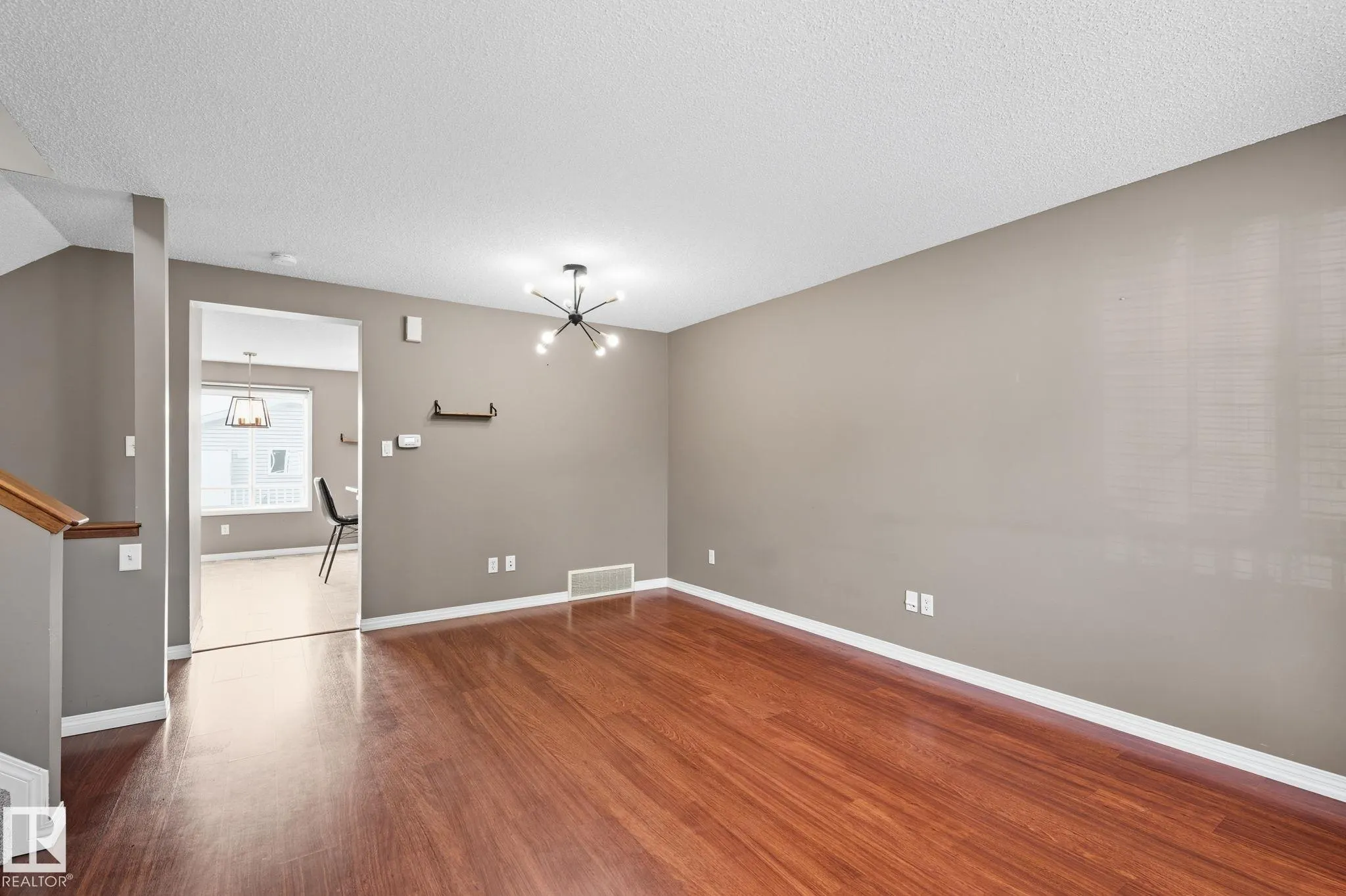 5587 Stevens Crescent