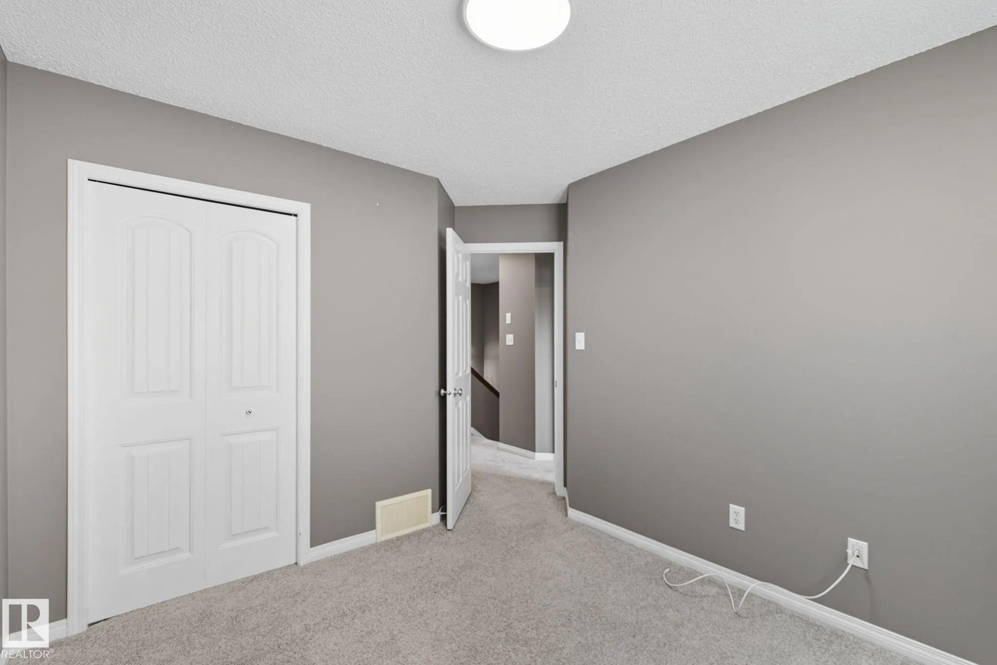 5587 Stevens Crescent