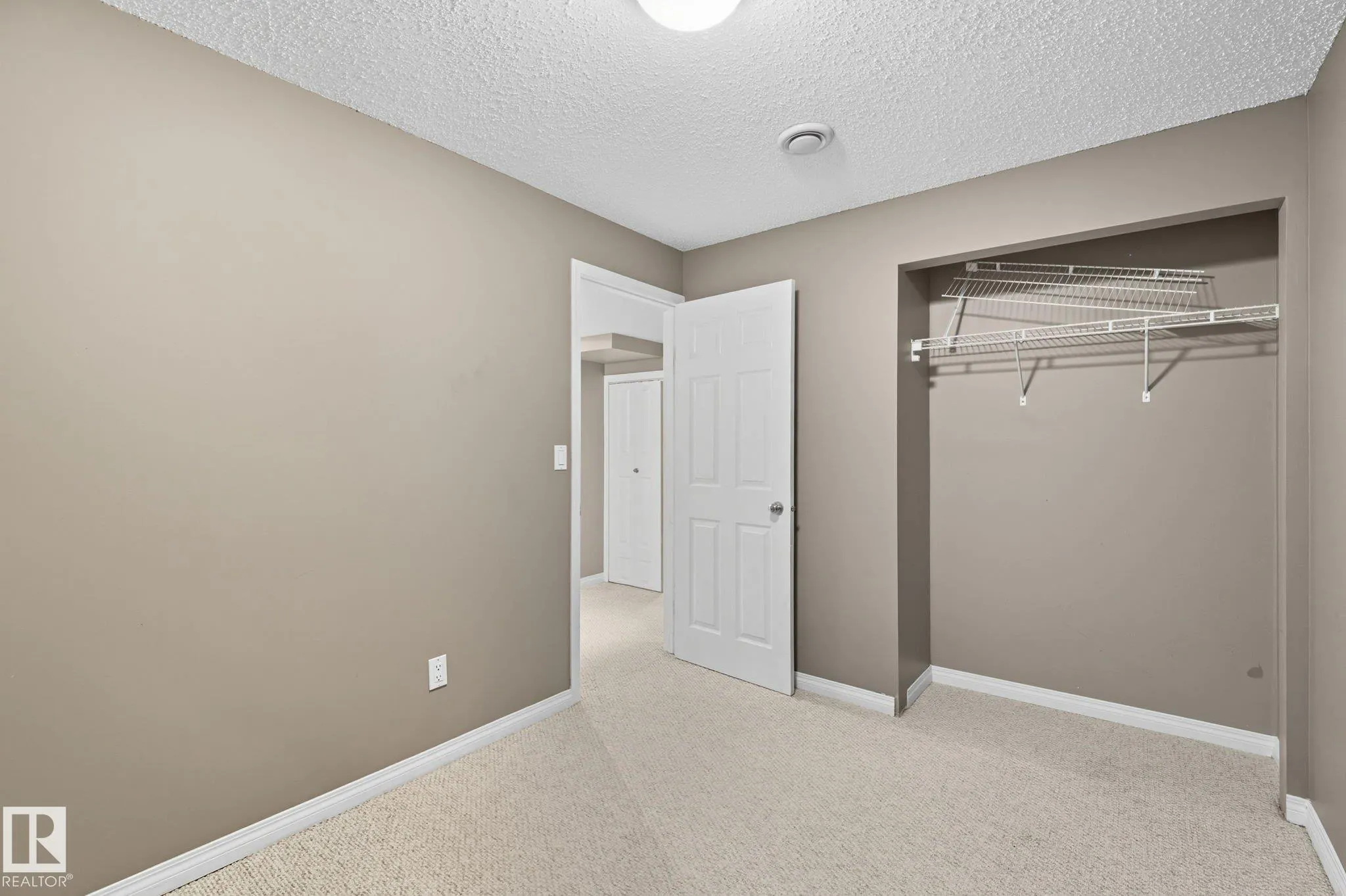 5587 Stevens Crescent