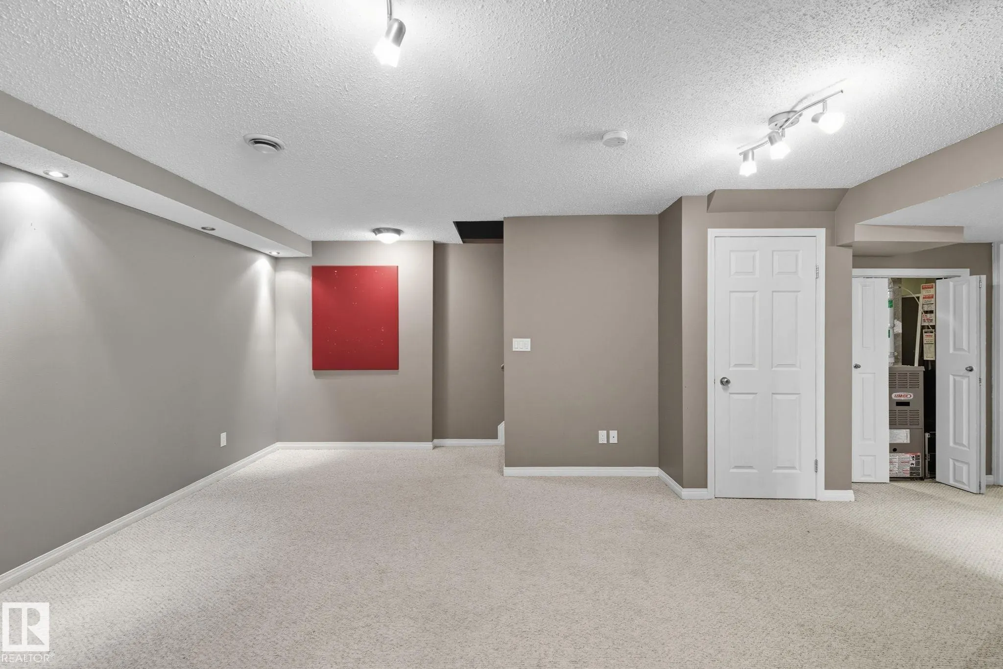 5587 Stevens Crescent